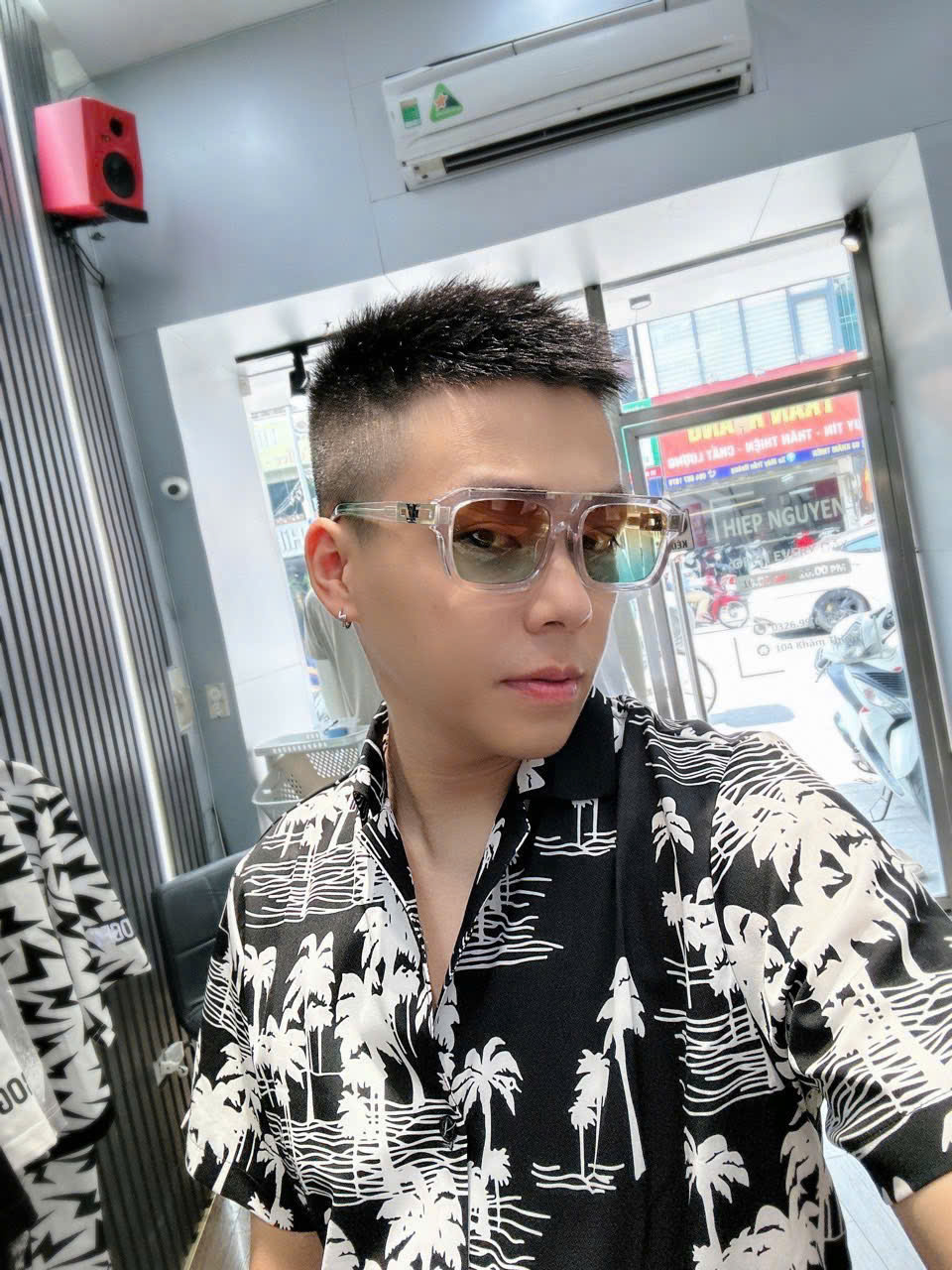 Kính mát thời trang  Louis Vuitton LV gọng trong tròng kính Gradient Like Auth MK