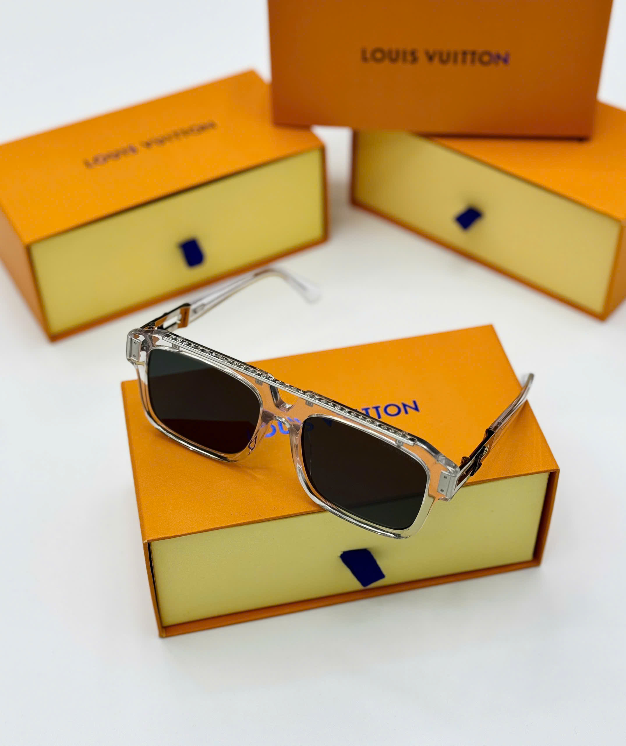 Kính mát thời trang  Louis Vuitton LV gọng trong tròng Đen Like Auth MK