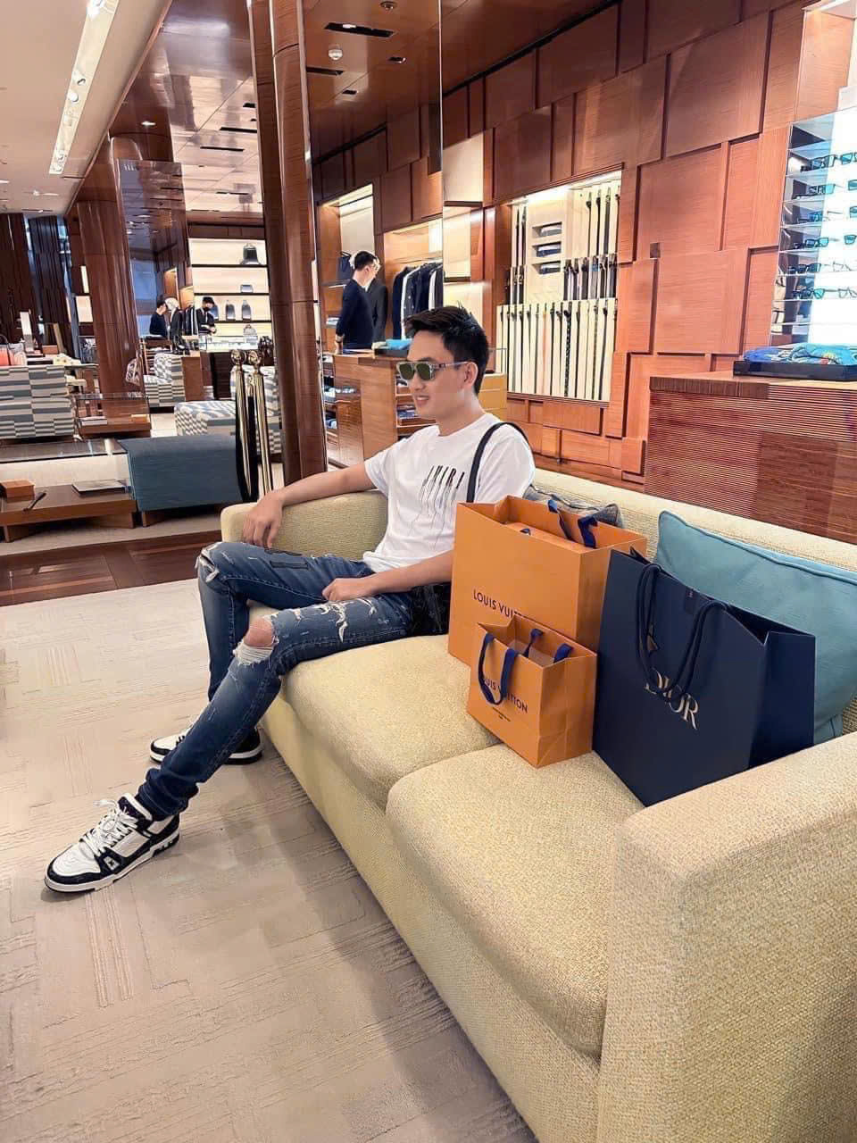 Kính mát thời trang  Louis Vuitton LV gọng trong tròng Đen Like Auth MK