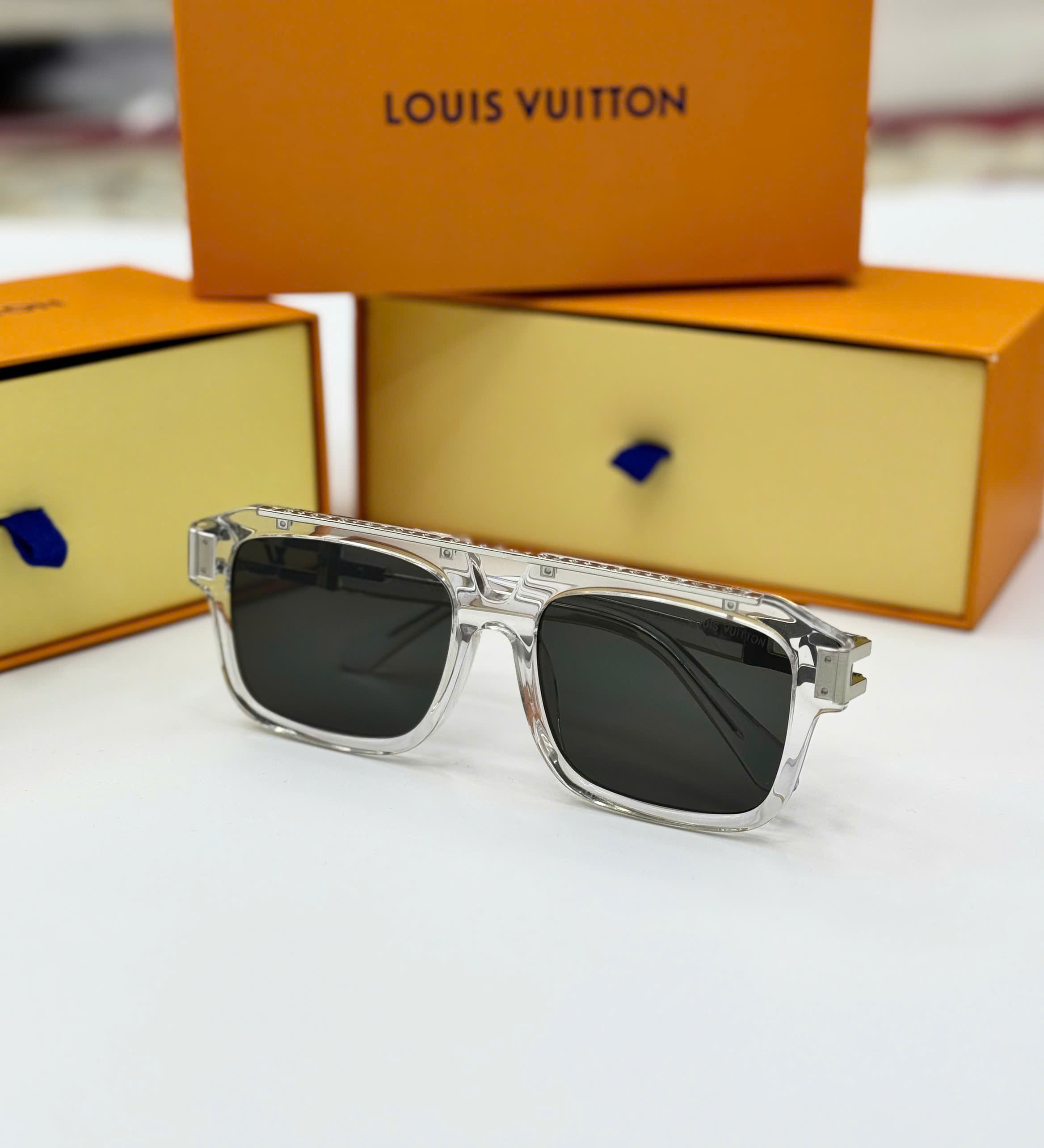 Kính mát thời trang  Louis Vuitton LV gọng trong tròng Đen Like Auth MK