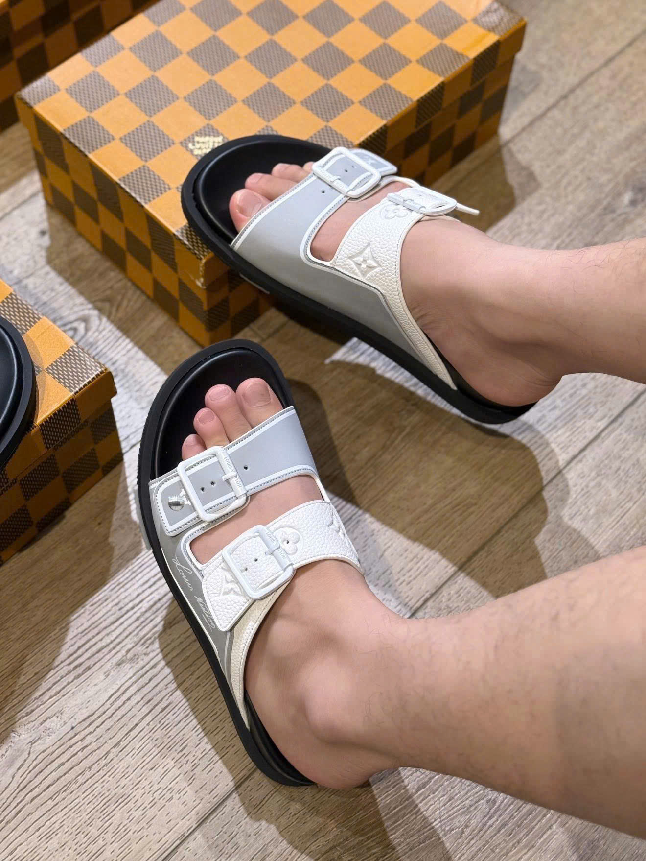Dép lê Louis Vuitton LV Trainer quai cài Like Auth 38-43 MK