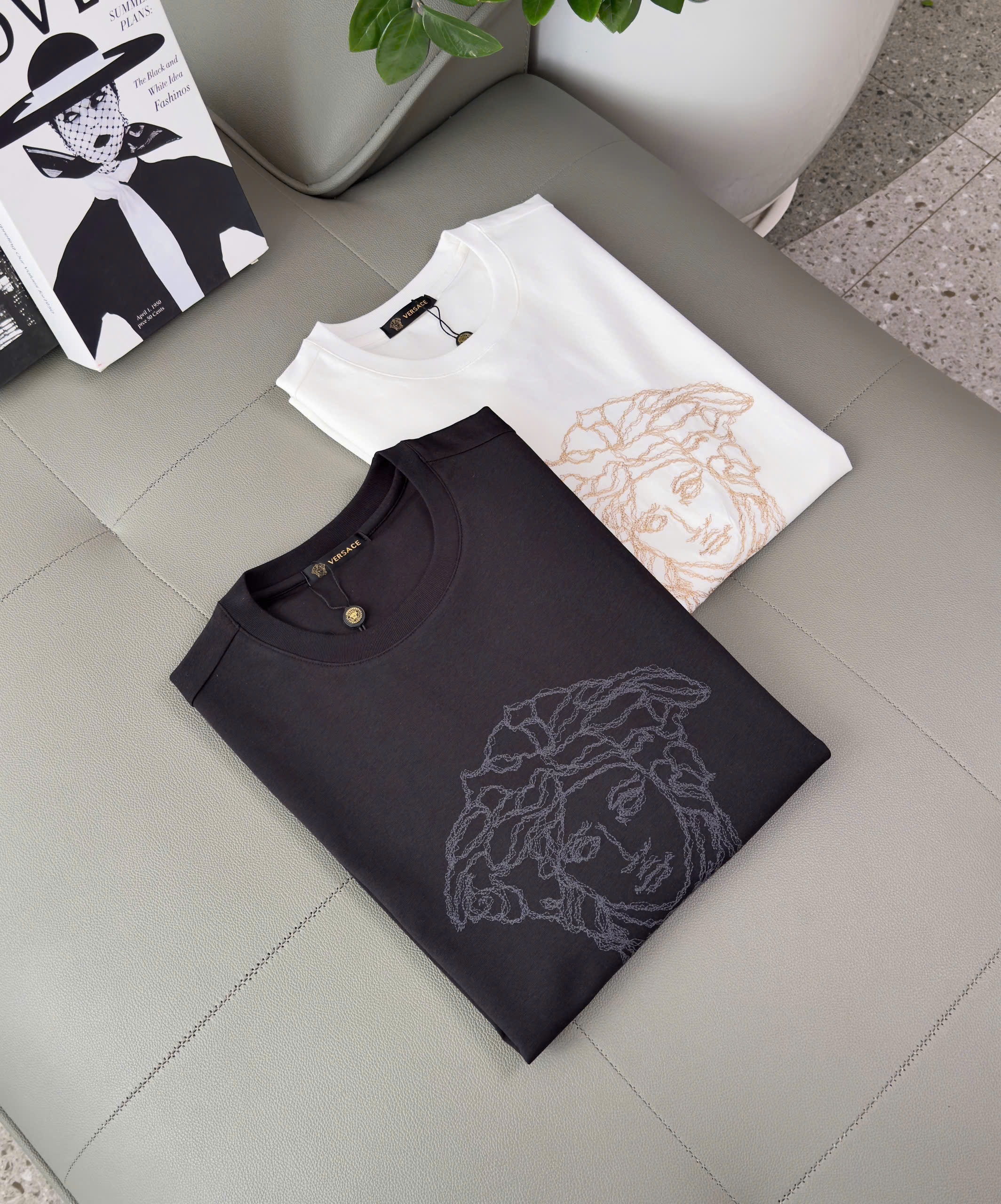 Áo phông T shirt Versace VS logo thêu mặt quỷ Medusa Like Auth M-XL DDT\Đen