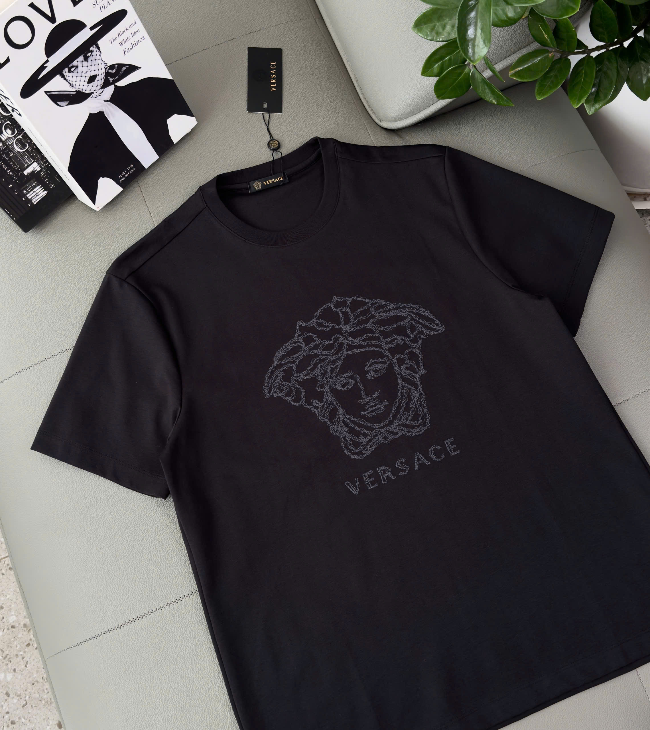 Áo phông T shirt Versace VS logo thêu mặt quỷ Medusa Like Auth M-XL DDT\Đen