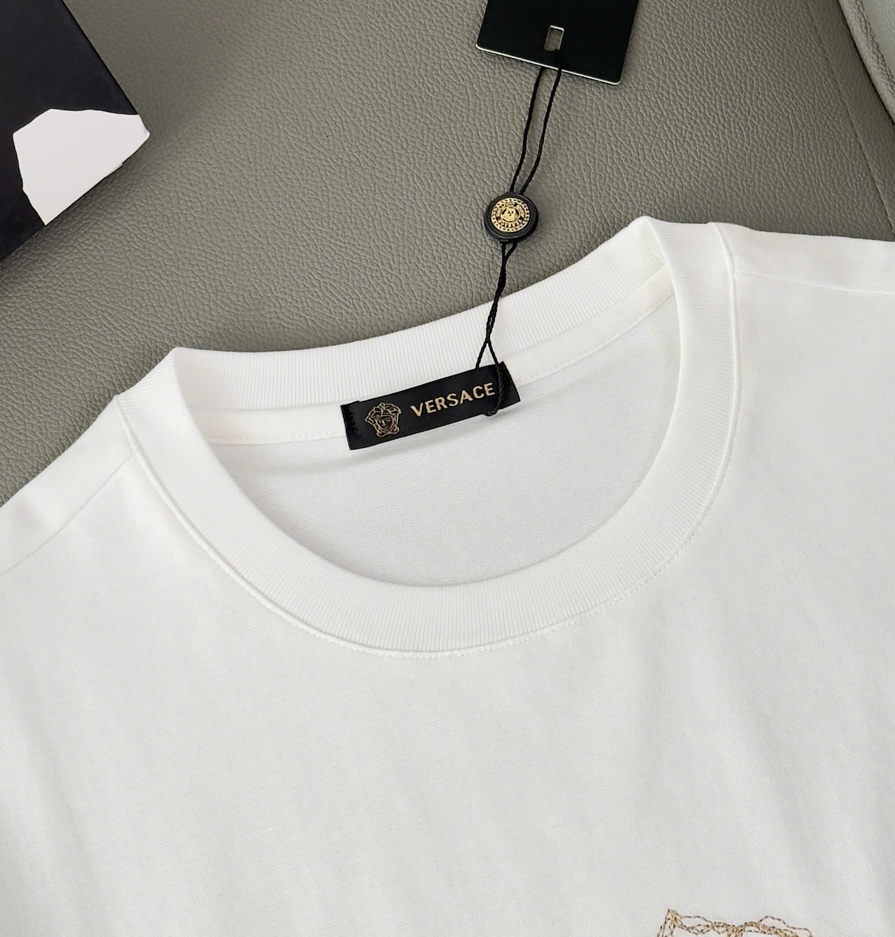 Áo phông T shirt Versace VS logo thêu mặt quỷ Medusa Like Auth M-XL DDT\Trắng