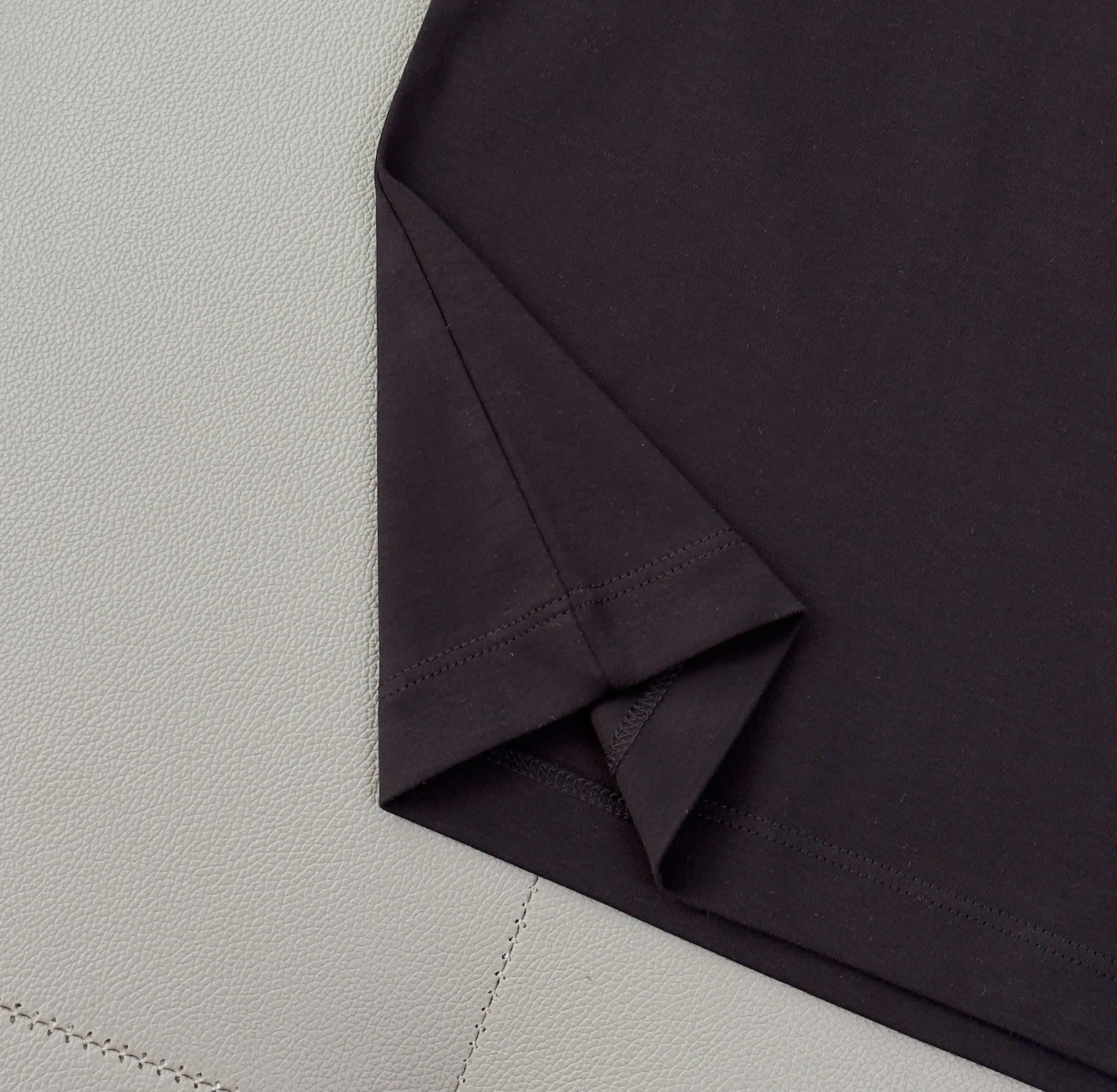 Áo phông T shirt Louis Vuitton LV ngực thêu hoa Like Auth M-XL DDT\Đen