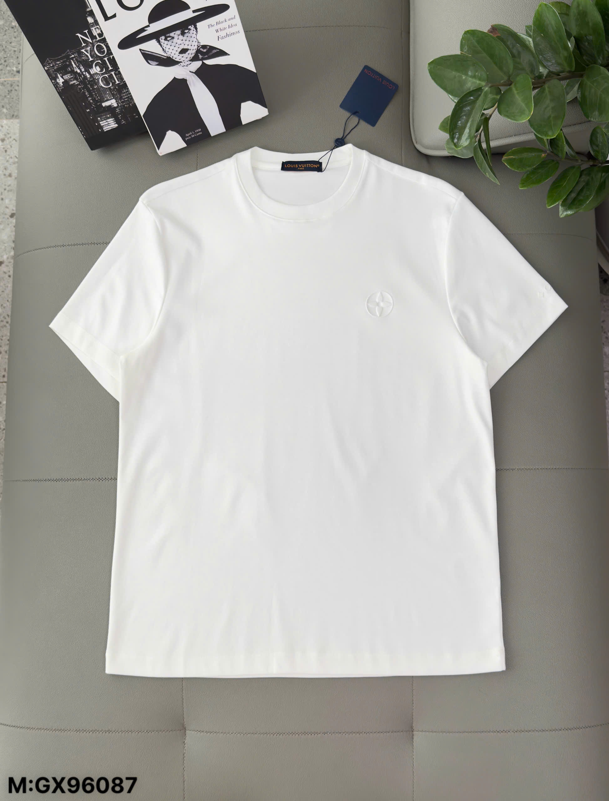 Áo phông T shirt Louis Vuitton LV ngực thêu hoa Like Auth M-XL DDT\Trắng
