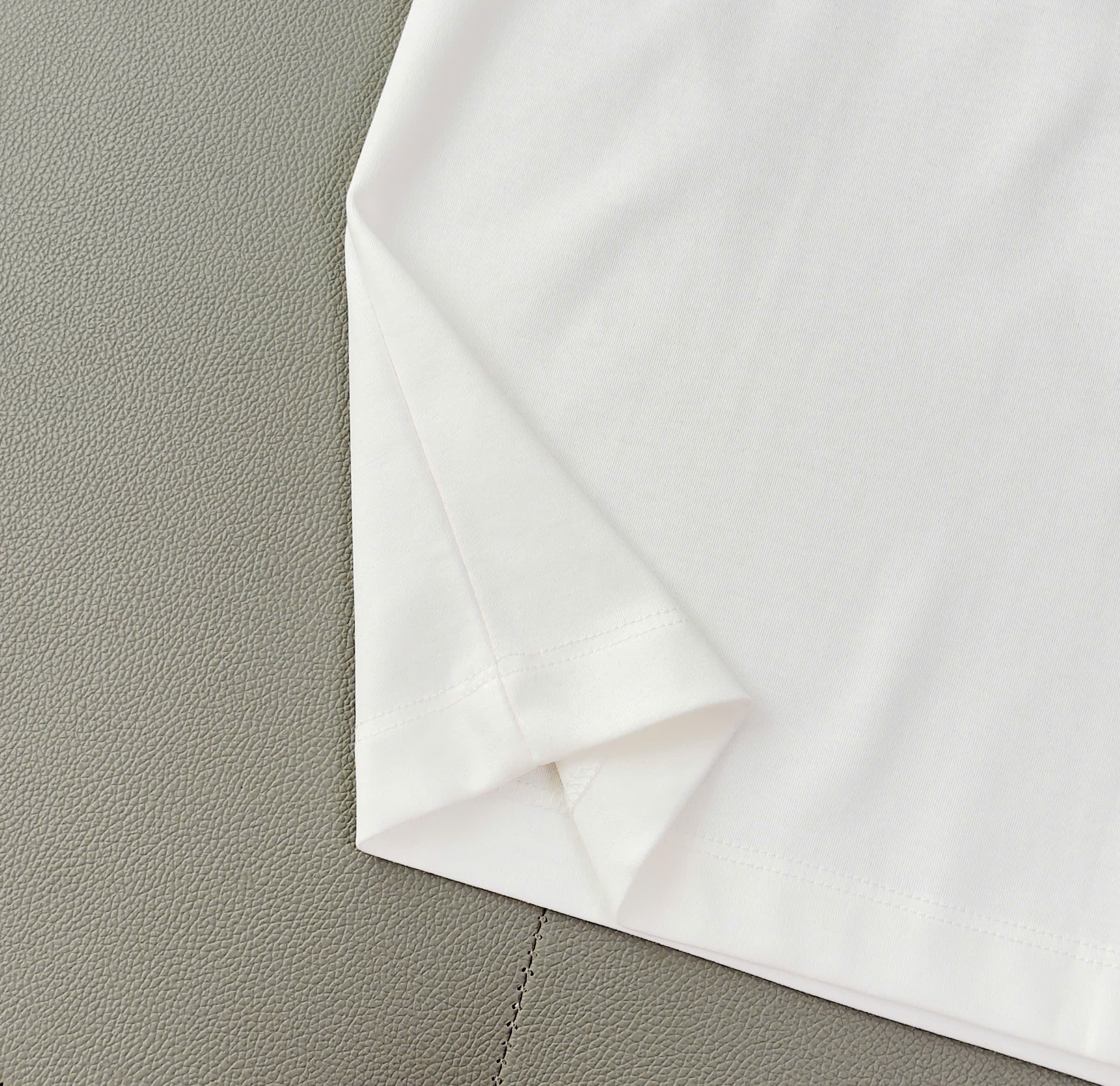 Áo phông T shirt Louis Vuitton LV ngực thêu hoa Like Auth M-XL DDT\Trắng