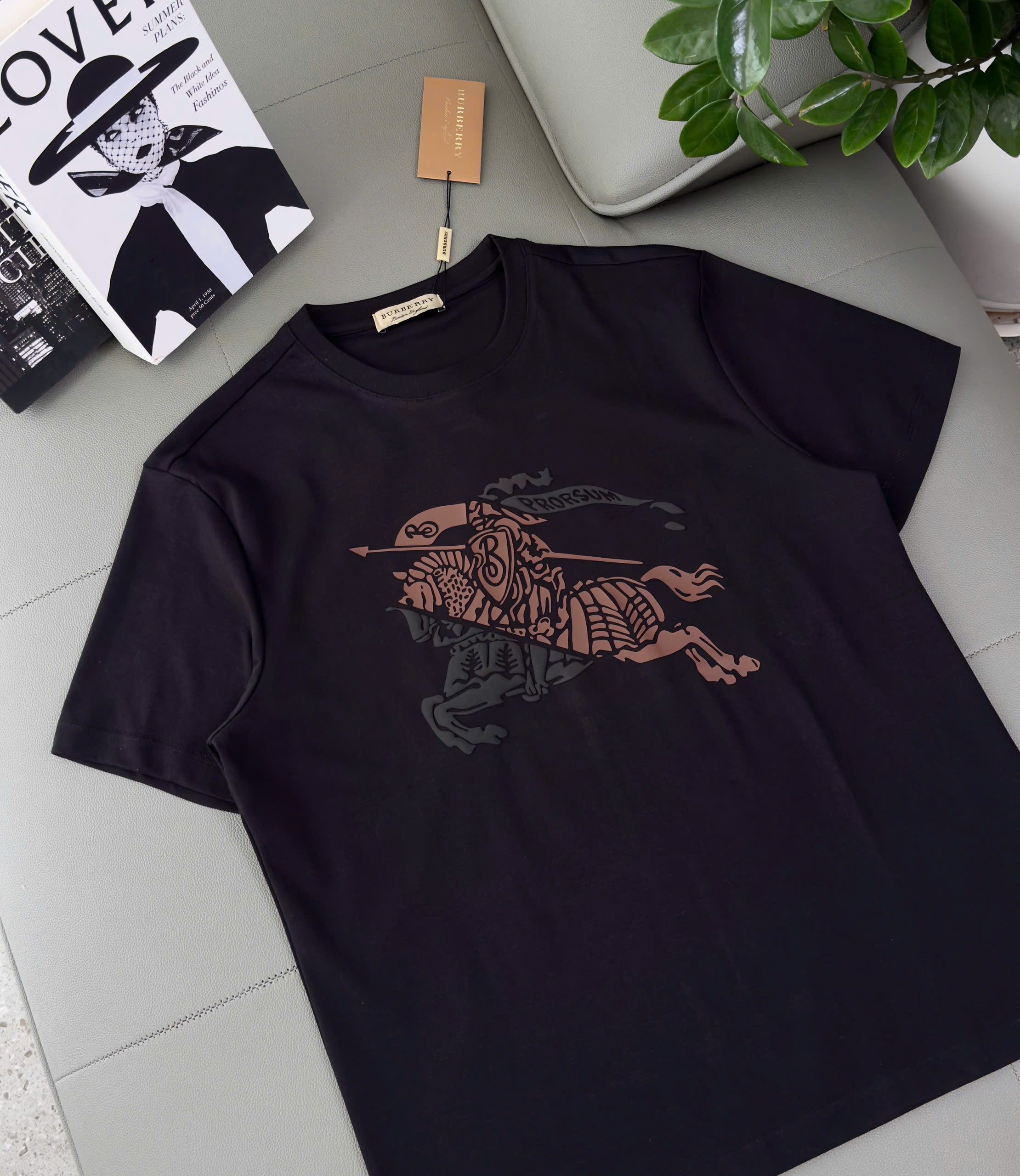 Áo phông T shirt Burberry BBR ngực thêu kỵ sỹ ngựa bay Like Auth M-XL DDT\Đen