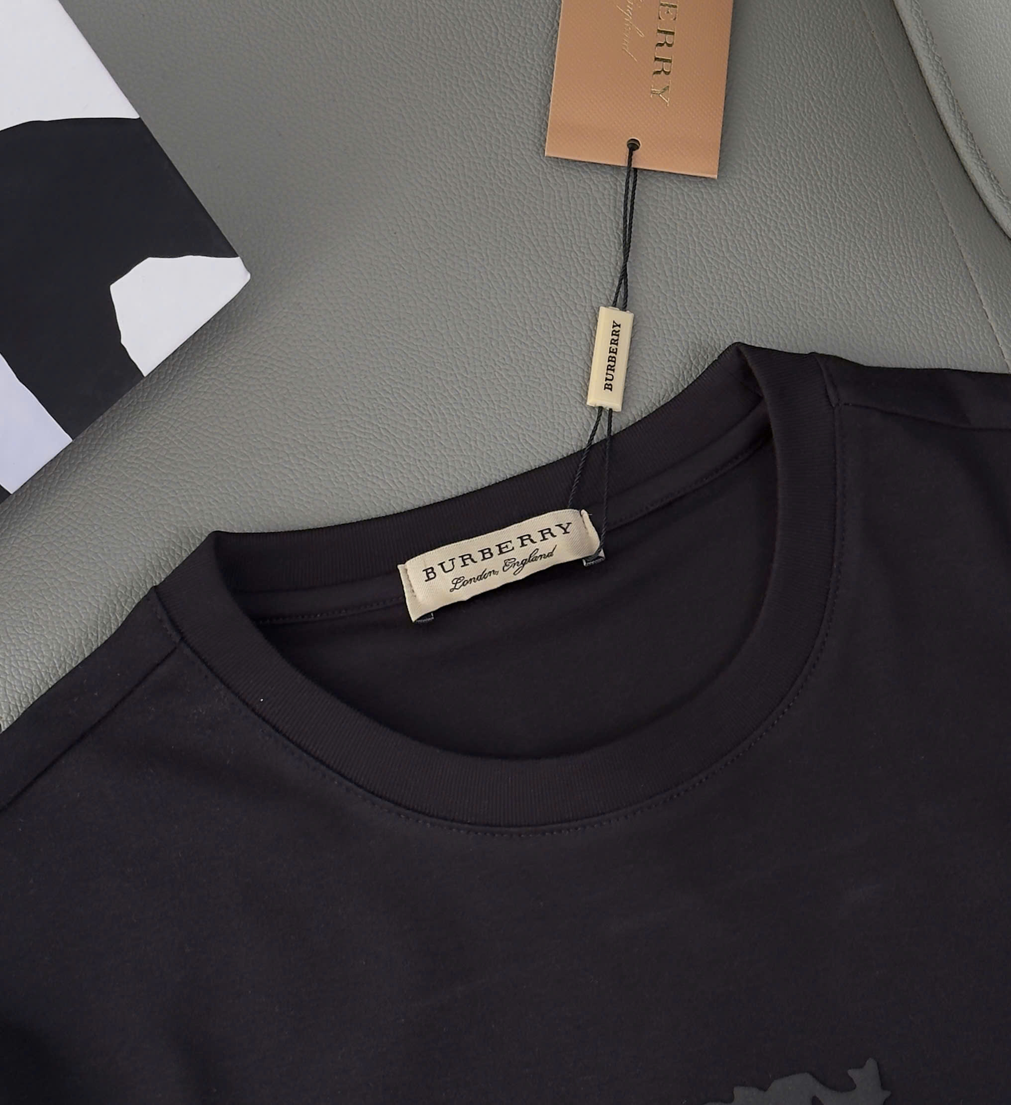 Áo phông T shirt Burberry BBR ngực thêu kỵ sỹ ngựa bay Like Auth M-XL DDT\Đen