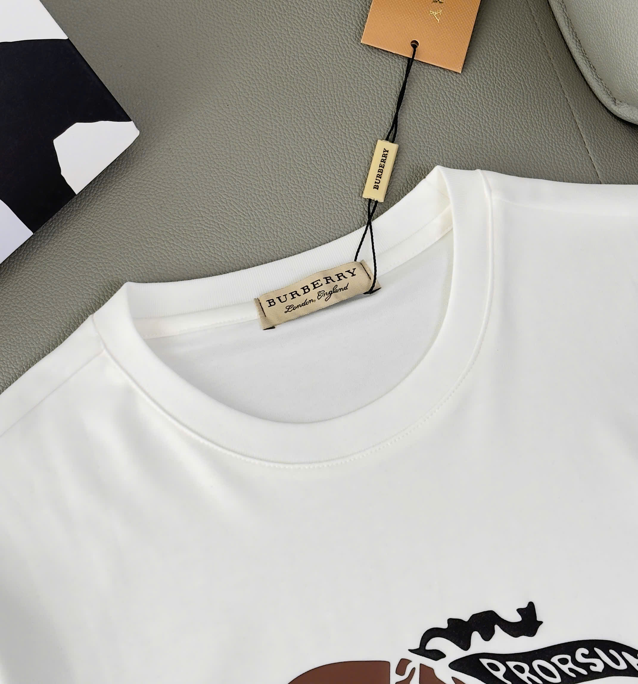 Áo phông T shirt Burberry BBR ngực thêu kỵ sỹ ngựa bay Like Auth M-XL DDT\Trắng