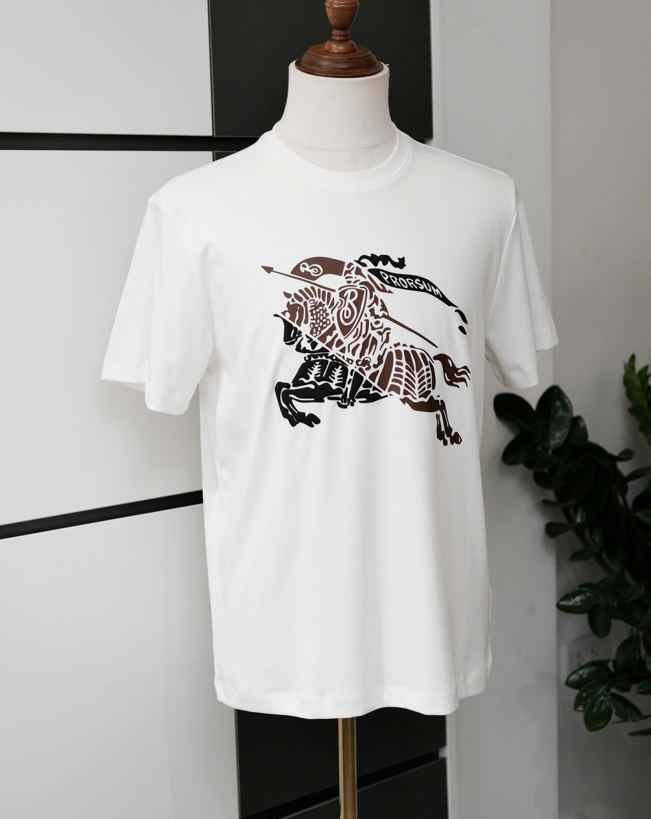 Áo phông T shirt Burberry BBR ngực thêu kỵ sỹ ngựa bay Like Auth M-XL DDT\Trắng