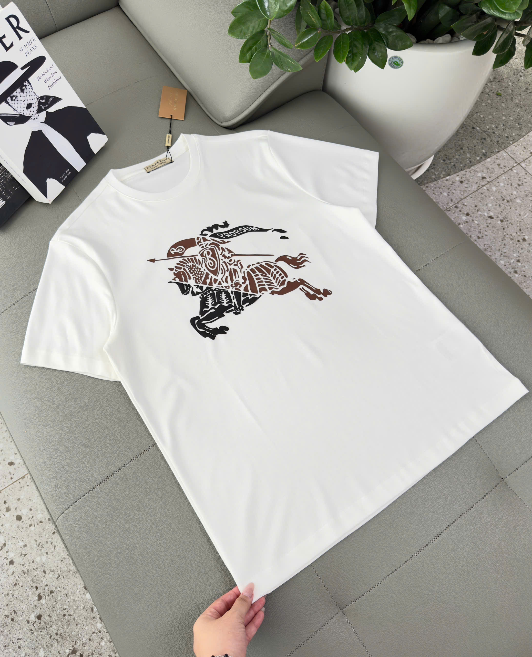 Áo phông T shirt Burberry BBR ngực thêu kỵ sỹ ngựa bay Like Auth M-XL DDT\Trắng