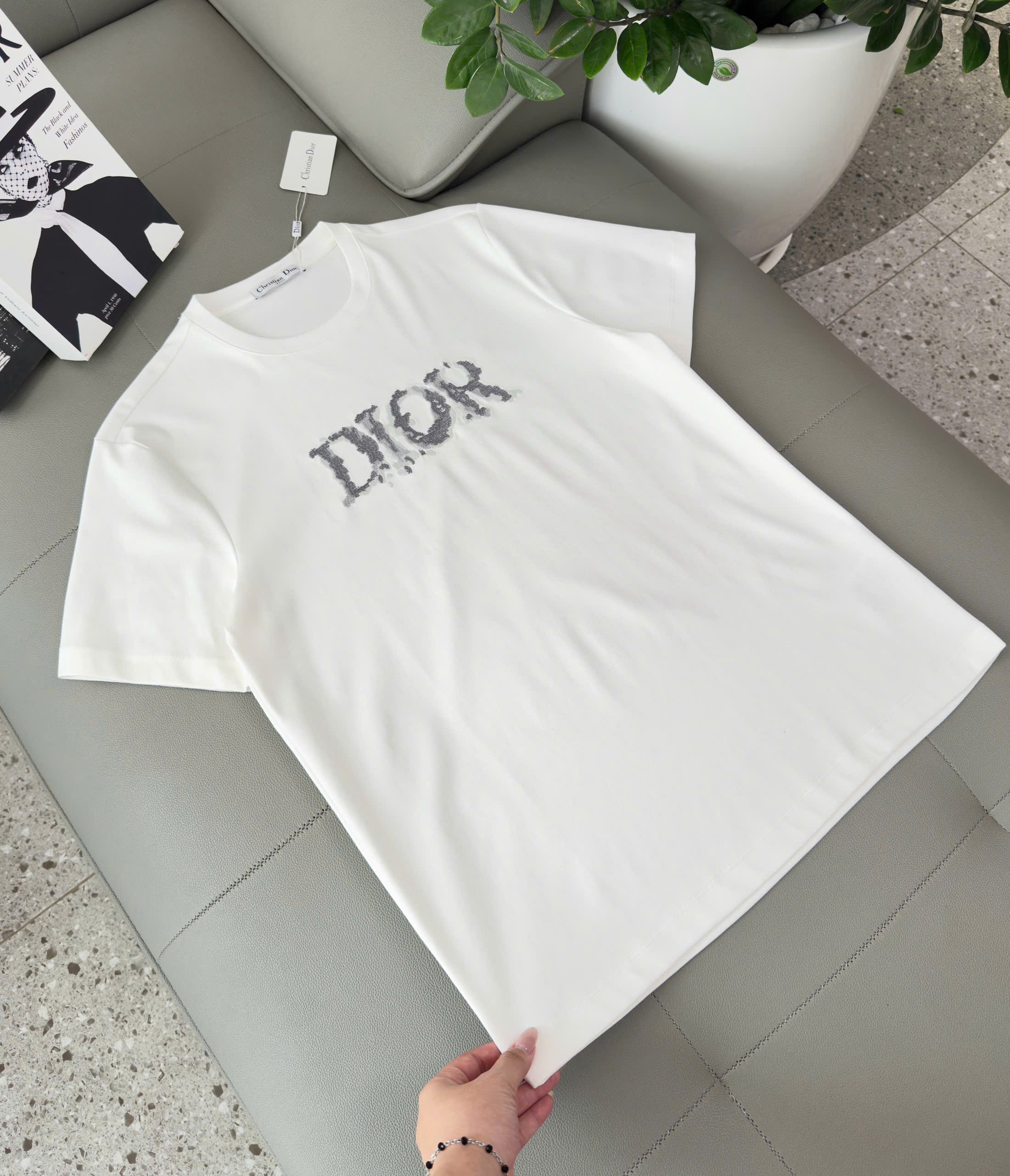 Áo phông T shirt Dior CD logo thêu ngực chữ Xám Like Auth M-XL DDT\Trắng