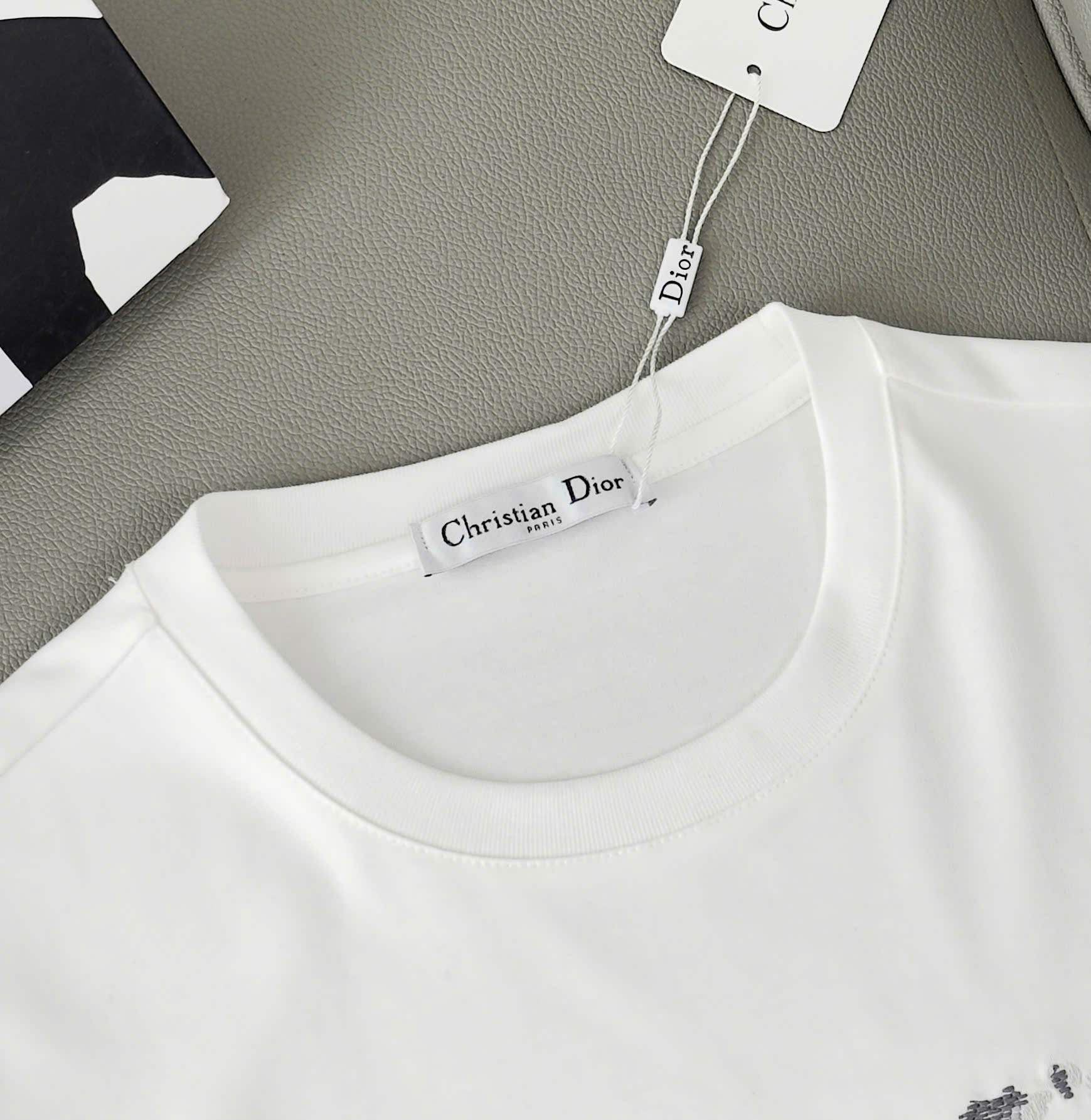 Áo phông T shirt Dior CD logo thêu ngực chữ Xám Like Auth M-XL DDT\Trắng