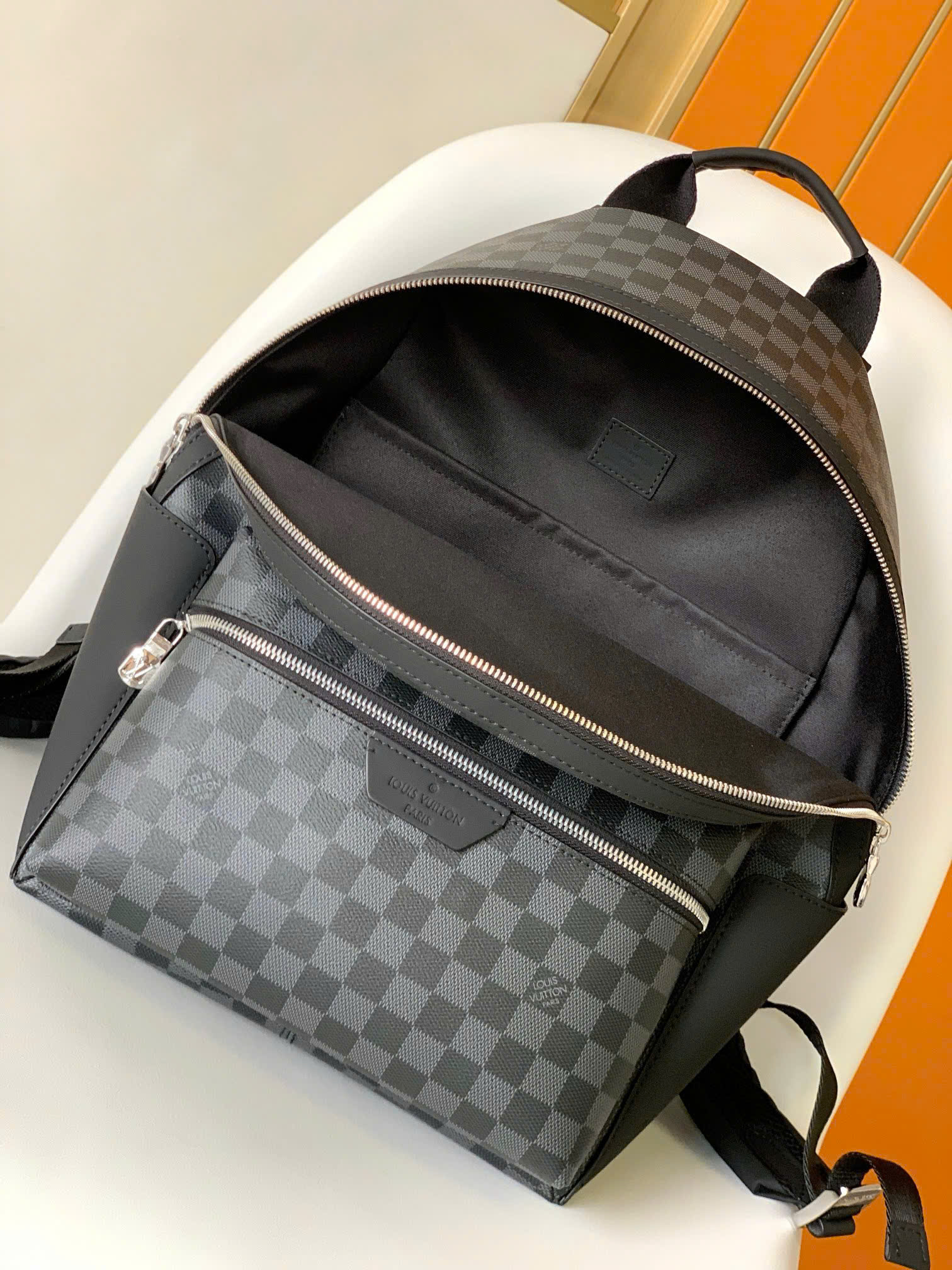 Balo Louis Vuitton LV Discovery Backpack PM Monogram Eclipse Canvas Caro Like Auth 29x38x20 PLD