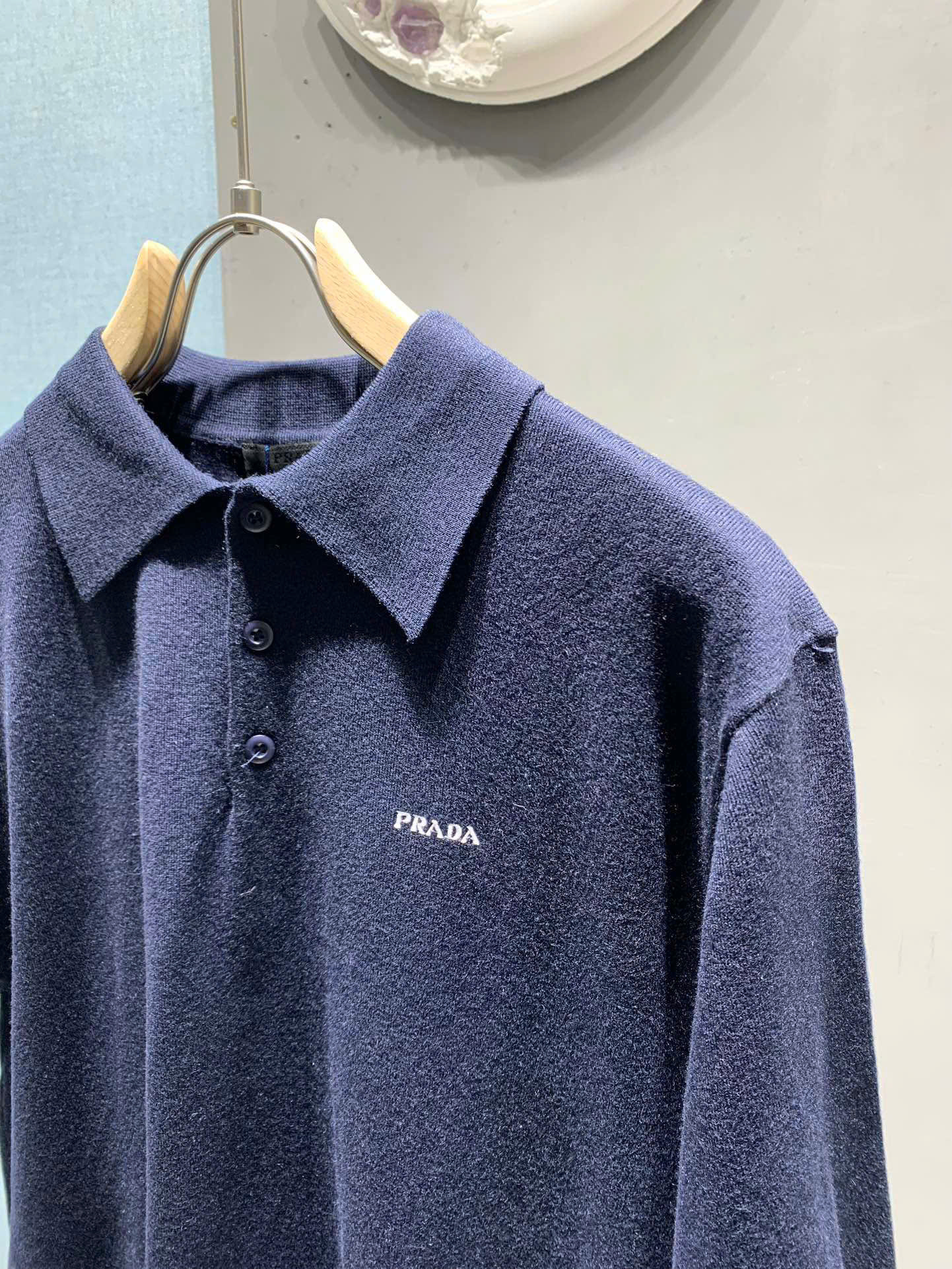 Áo polo len Prada logo thêu ngực Like AUth S-L DDT