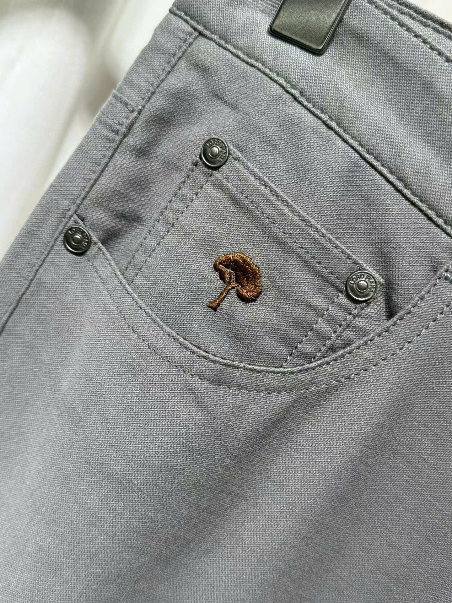 Quần kaki mềm TANYA Loro Piana Xám thêu túi tag Nâu Like Auth 30-36 DDT