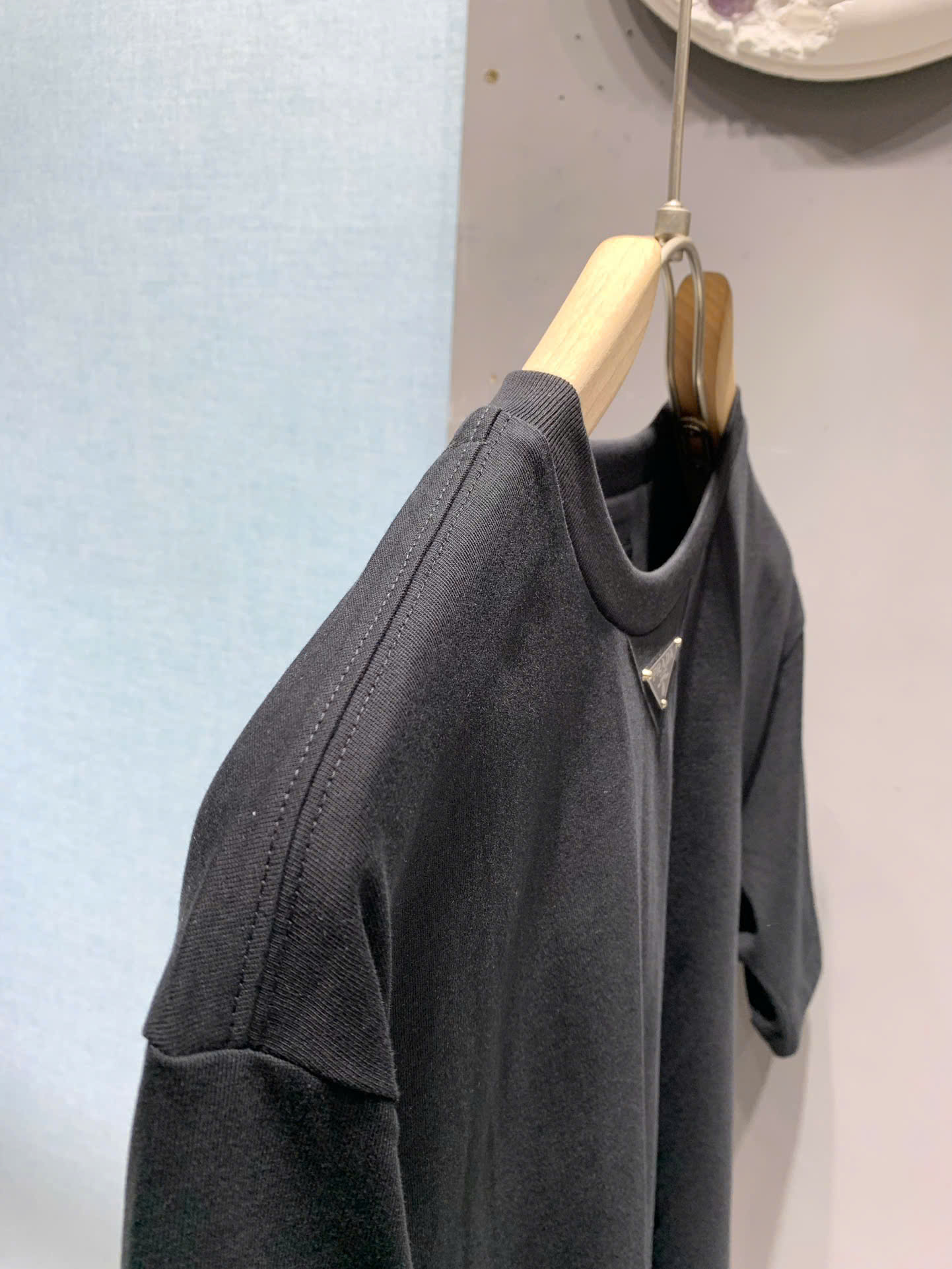 Áo phông T shirt Prada logo tam giác tag cổ Like Auth S-L DDT