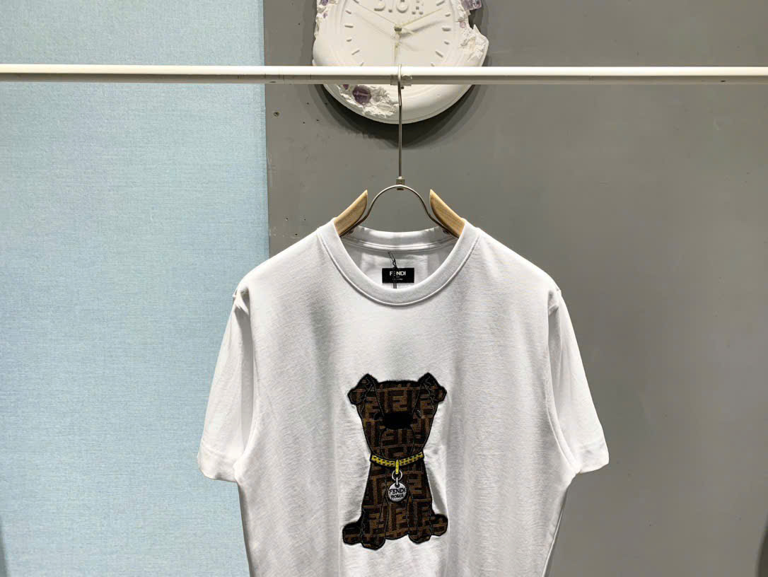 Áo phông T shirt Fendi Roma FD logo wash hình Cún đeo vòng ngực Like Auth S-L DDT