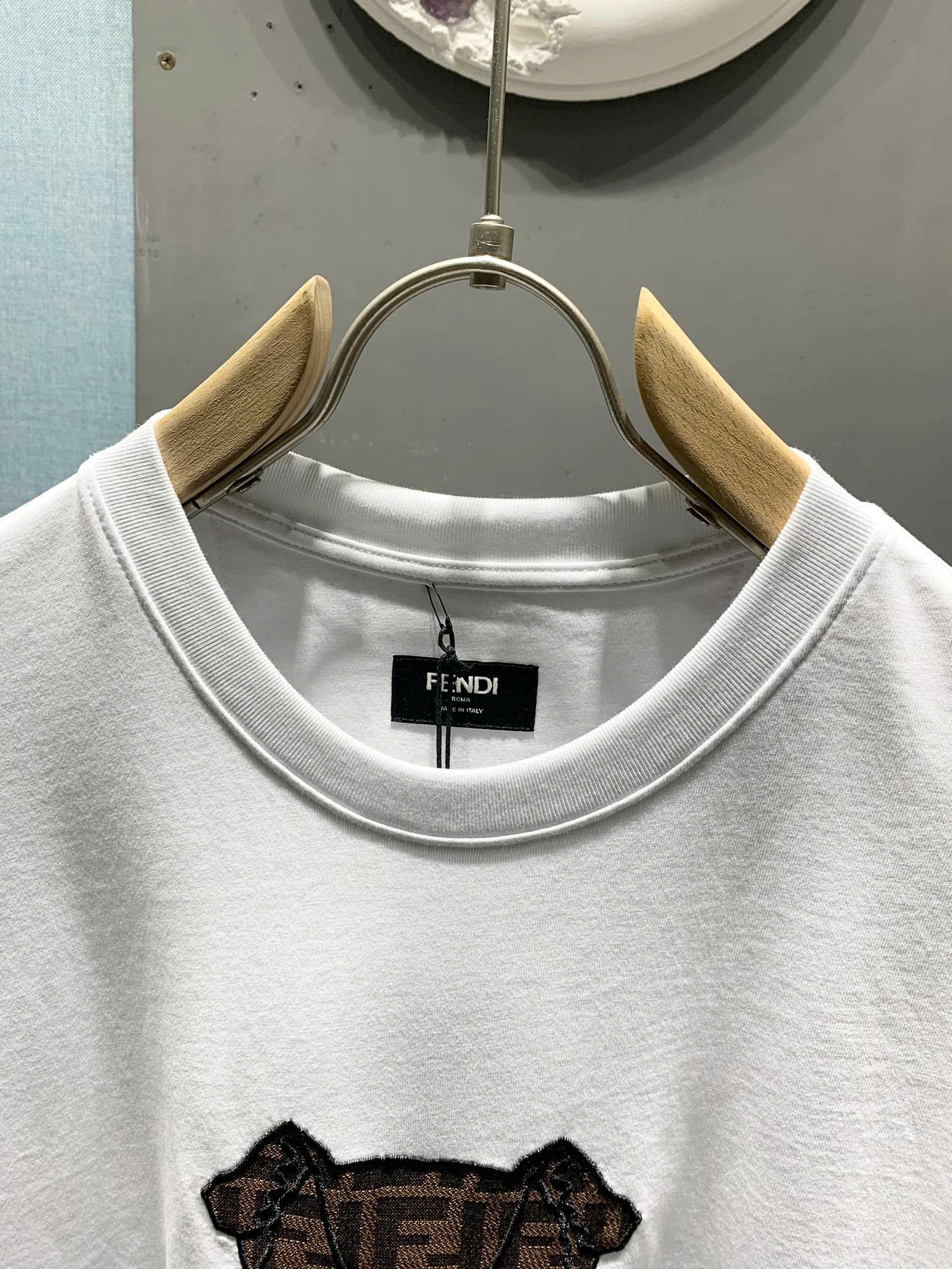 Áo phông T shirt Fendi Roma FD logo wash hình Cún đeo vòng ngực Like Auth S-L DDT
