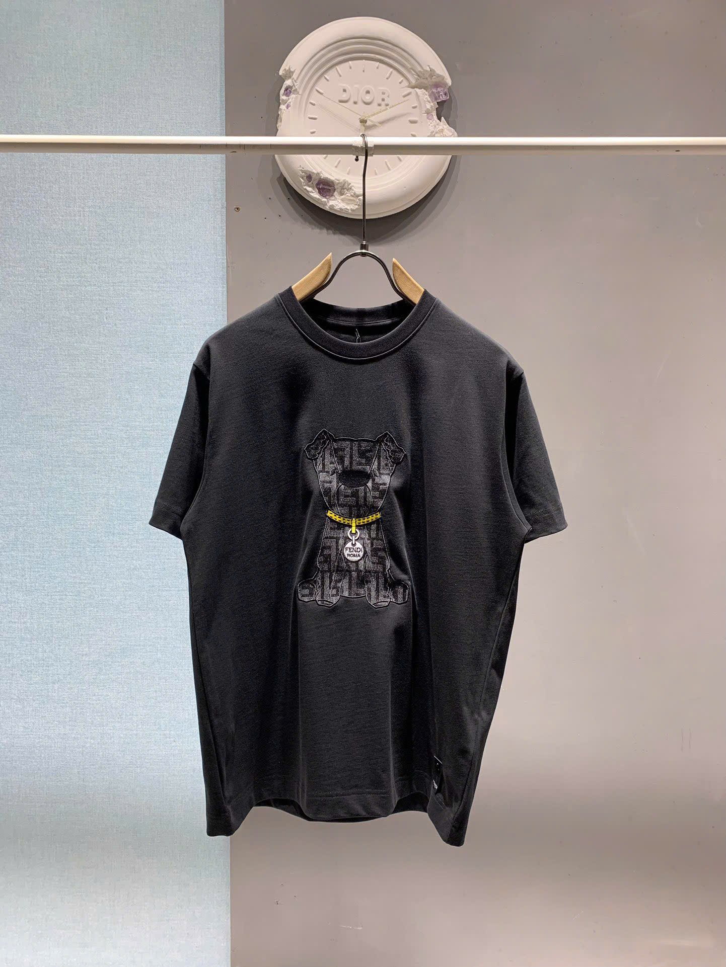 Áo phông T shirt Fendi Roma FD logo wash hình Cún đeo vòng ngực Like Auth S-L DDT