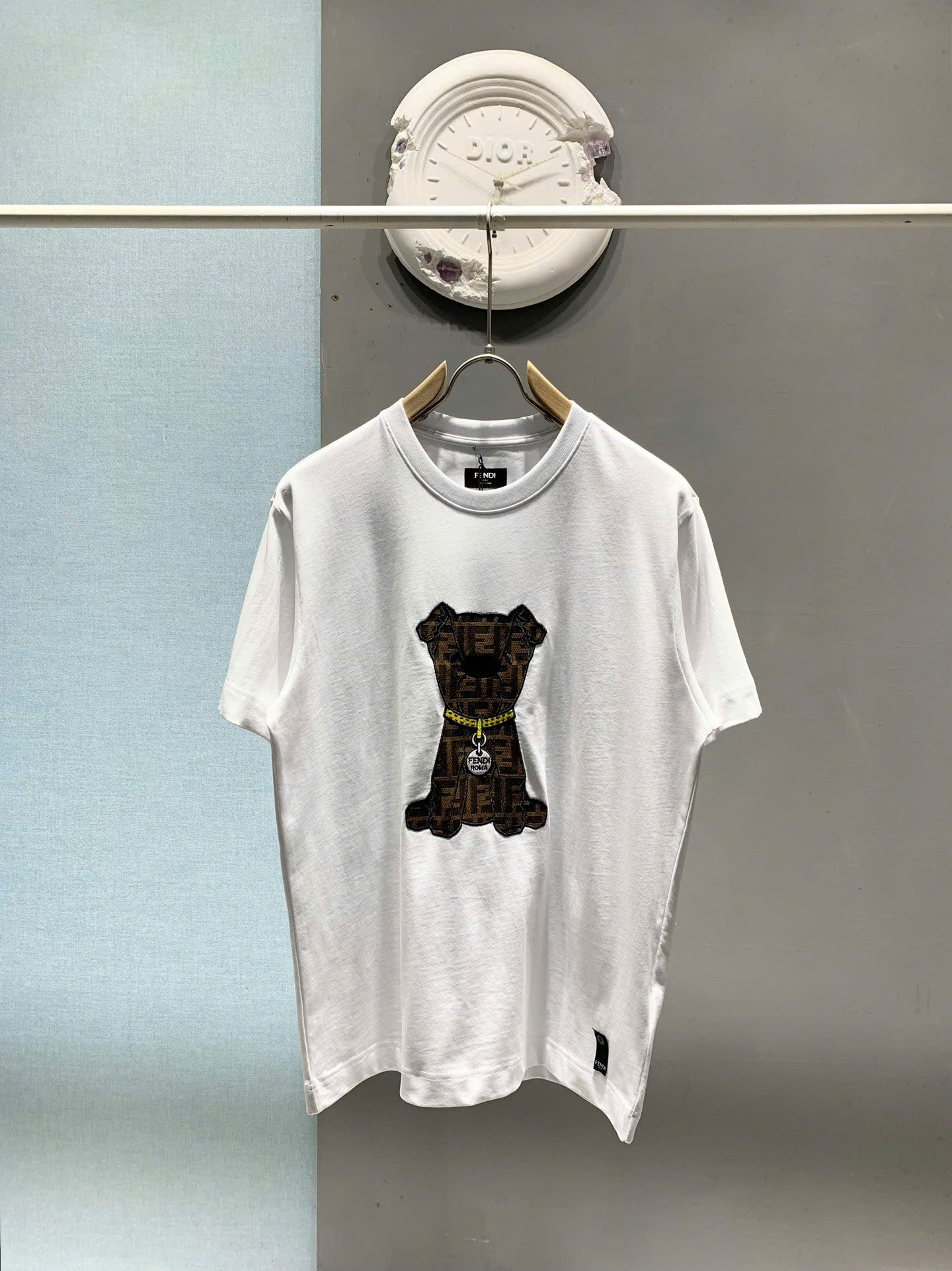 Áo phông T shirt Fendi Roma FD logo wash hình Cún đeo vòng ngực Like Auth S-L DDT