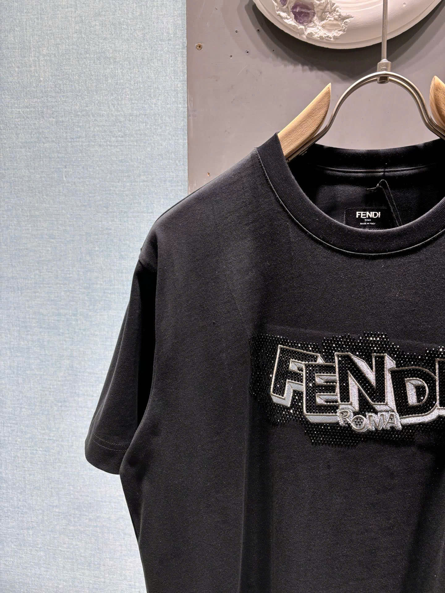 Áo phông T shirt Fendi FD logo thêu đính đá ngực Like Auth S-L DDT
