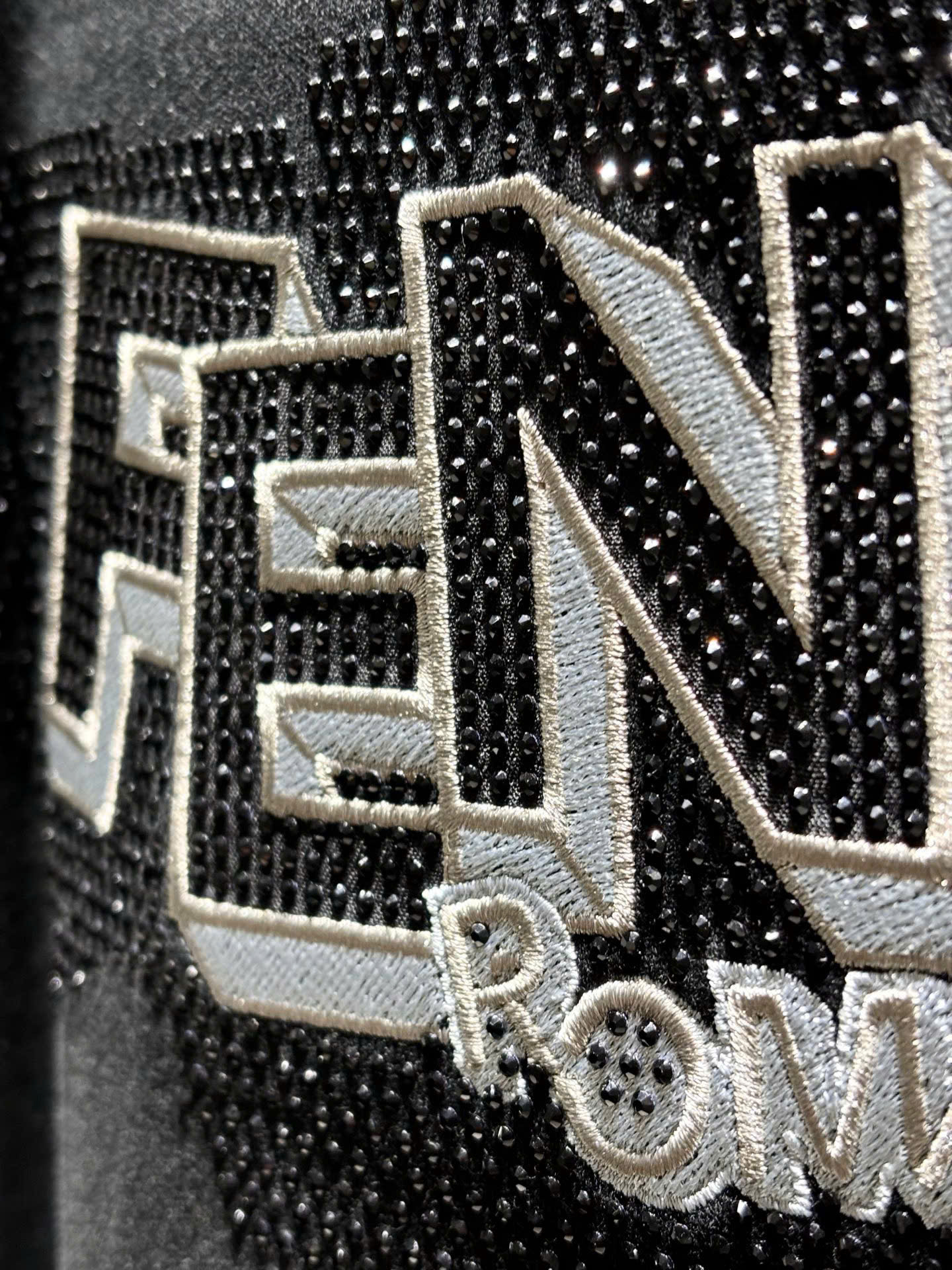 Áo phông T shirt Fendi FD logo thêu đính đá ngực Like Auth S-L DDT