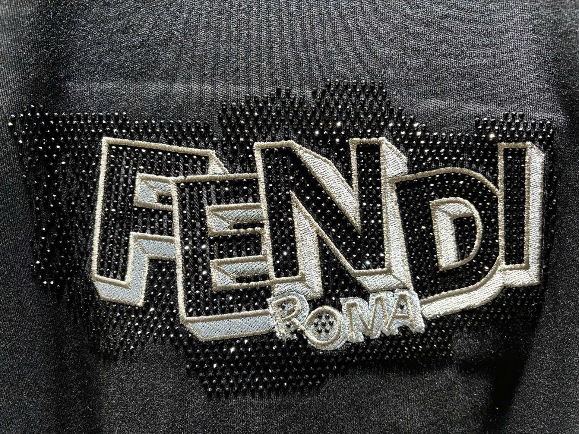 Áo phông T shirt Fendi FD logo thêu đính đá ngực Like Auth S-L DDT