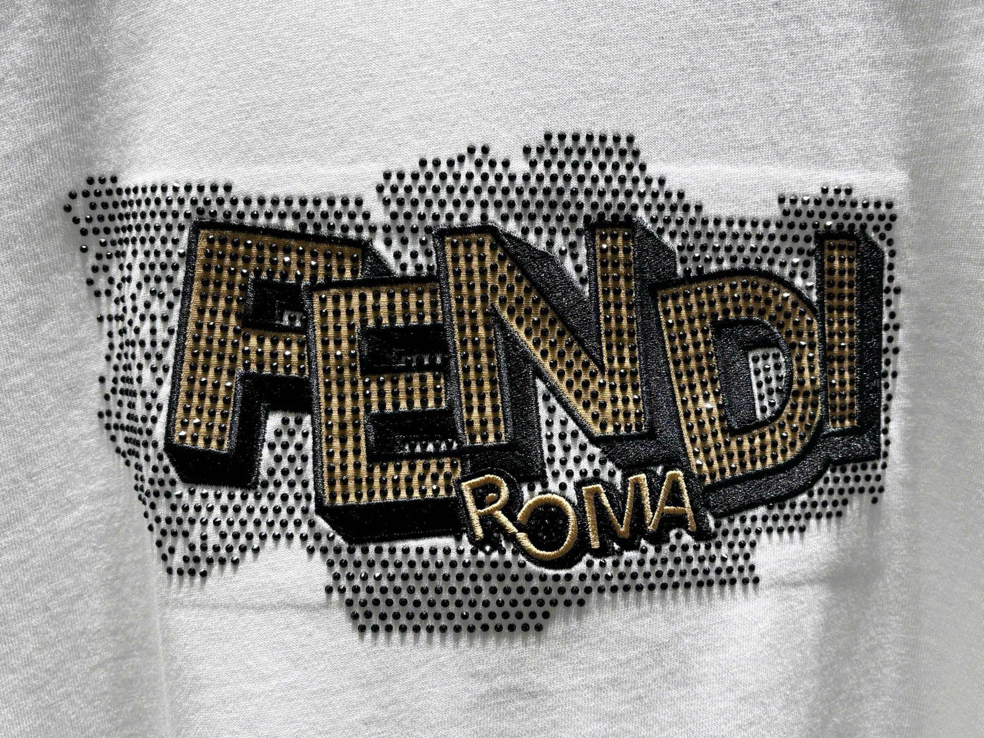 Áo phông T shirt Fendi FD logo thêu đính đá ngực Like Auth S-L DDT