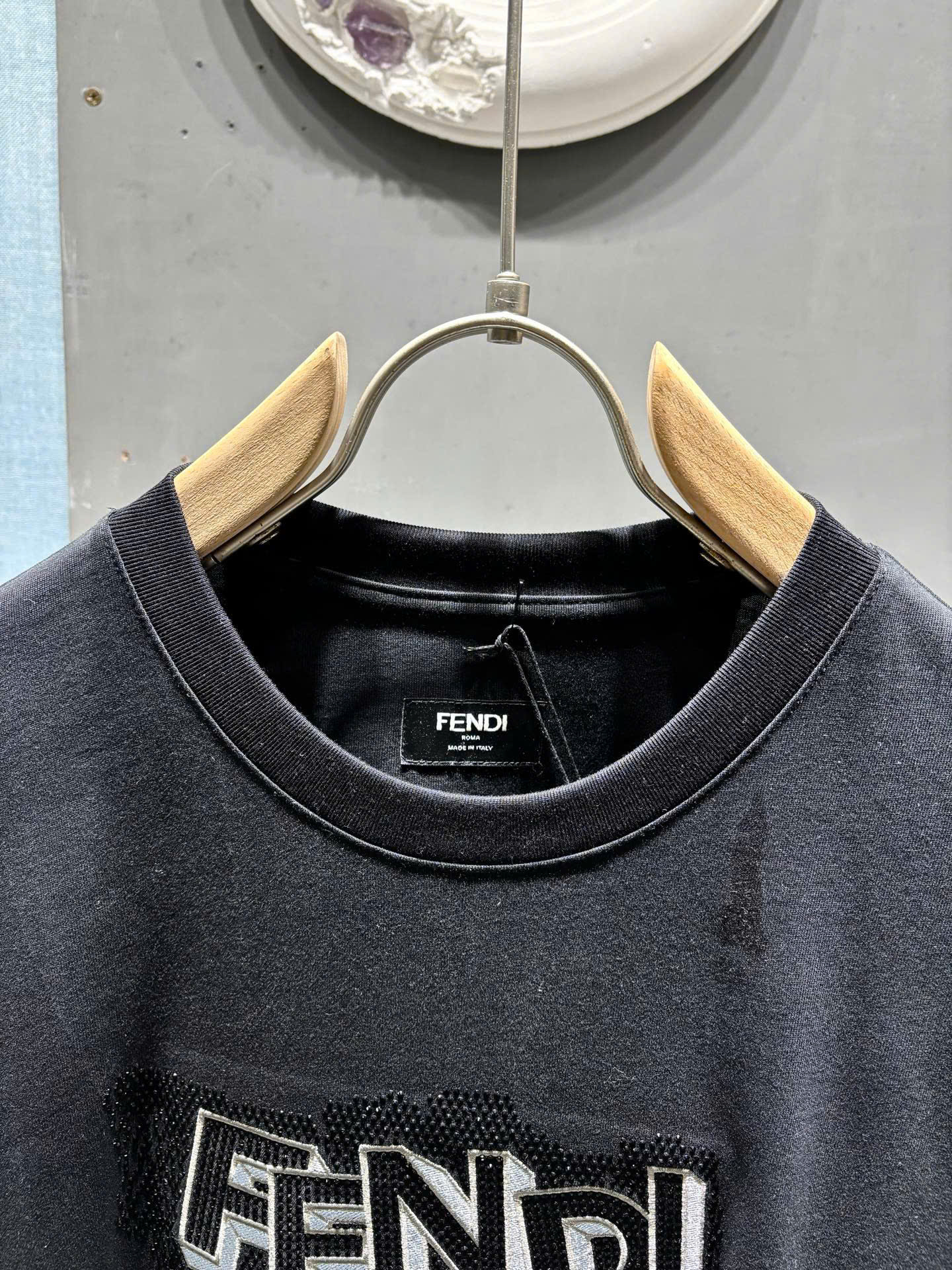 Áo phông T shirt Fendi FD logo thêu đính đá ngực Like Auth S-L DDT