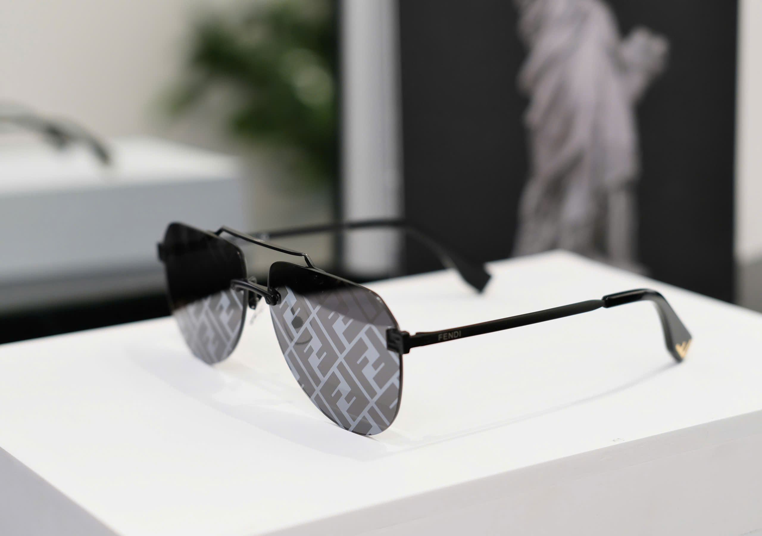 Kính mát thời trang Fendi Sky pilot sunglasses logo FF Like Auth DDT