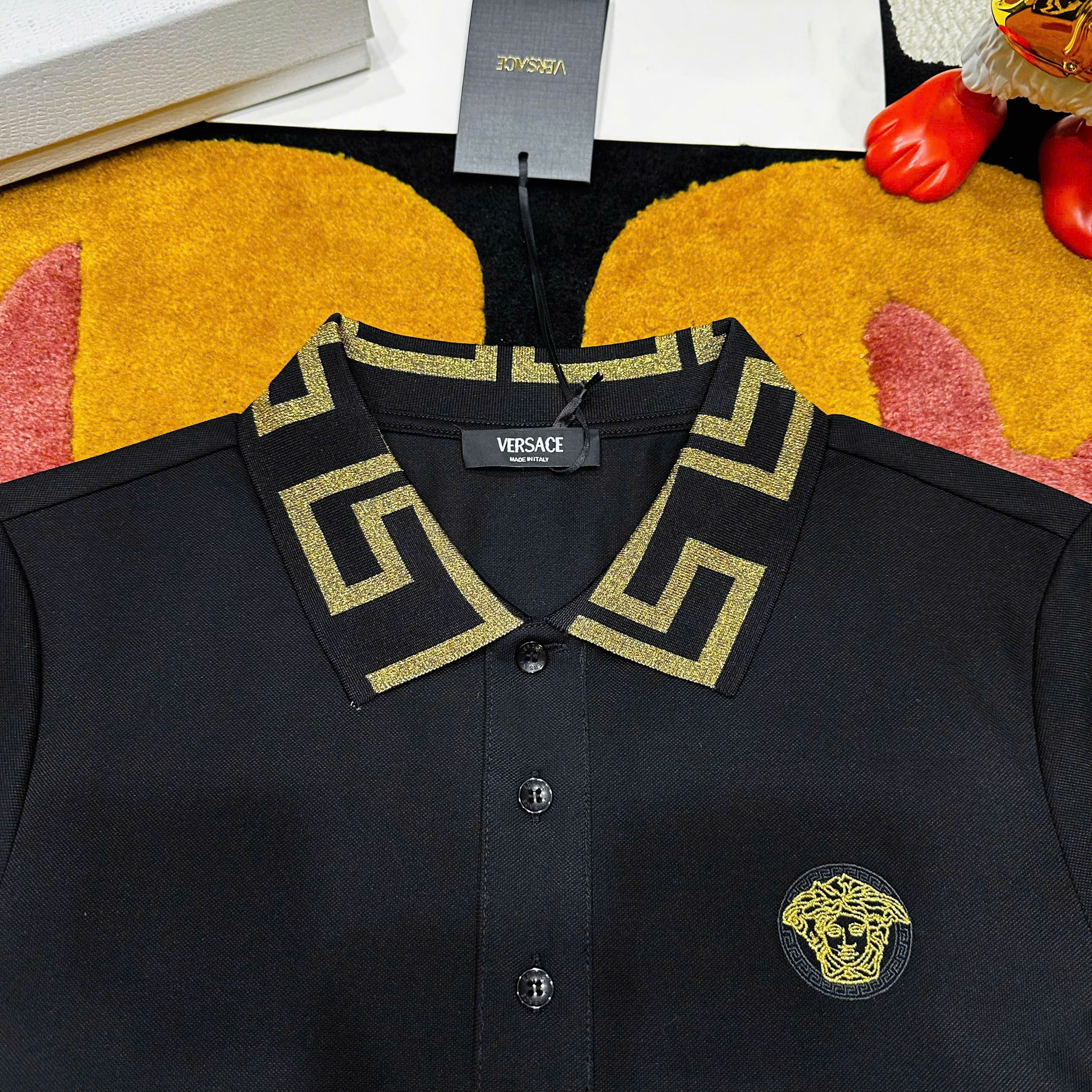 Áo polo Versace VS check cổ logo thêu ngực mặt quỷ Like Auth 48-52 MK\Đen