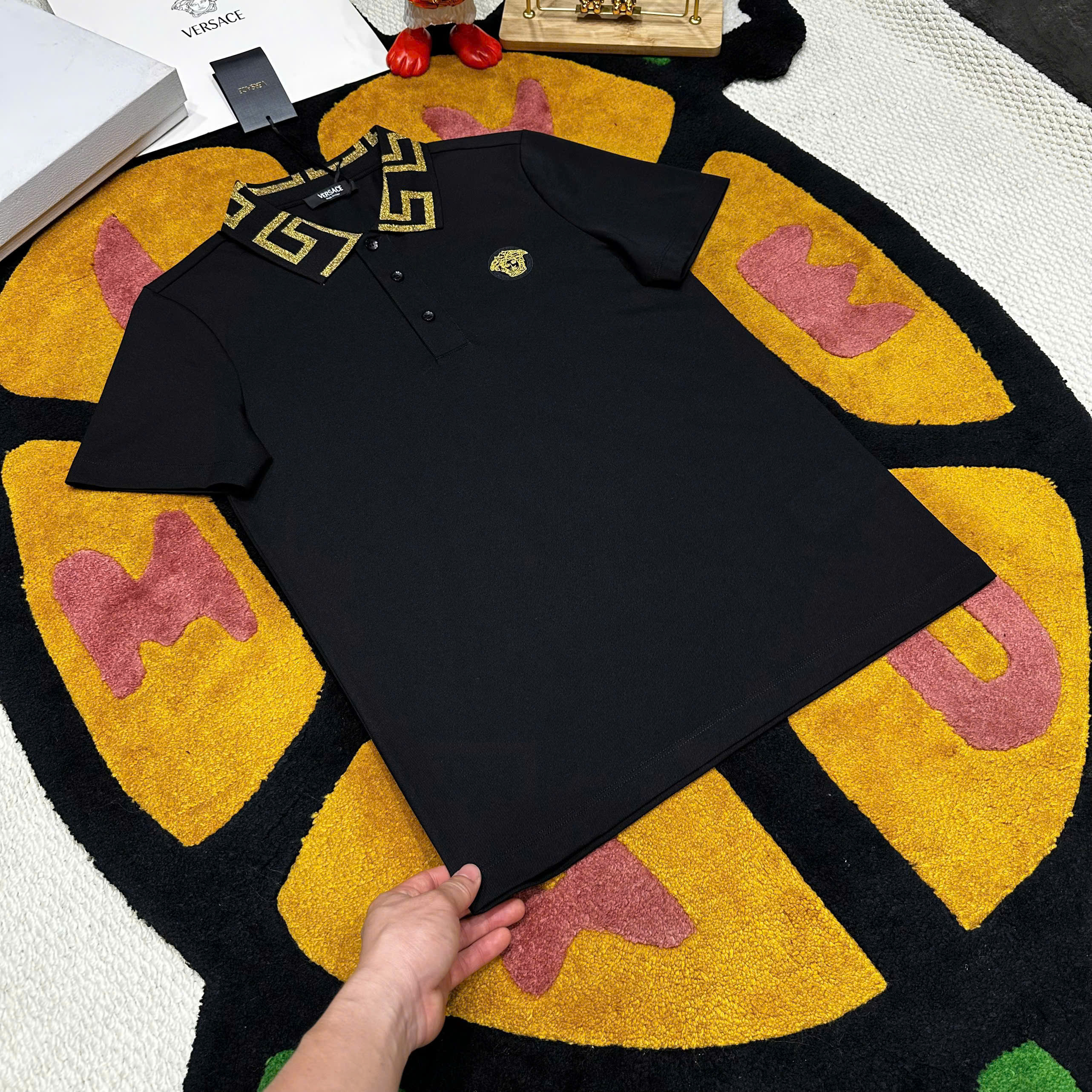 Áo polo Versace VS check cổ logo thêu ngực mặt quỷ Like Auth 48-52 MK\Đen