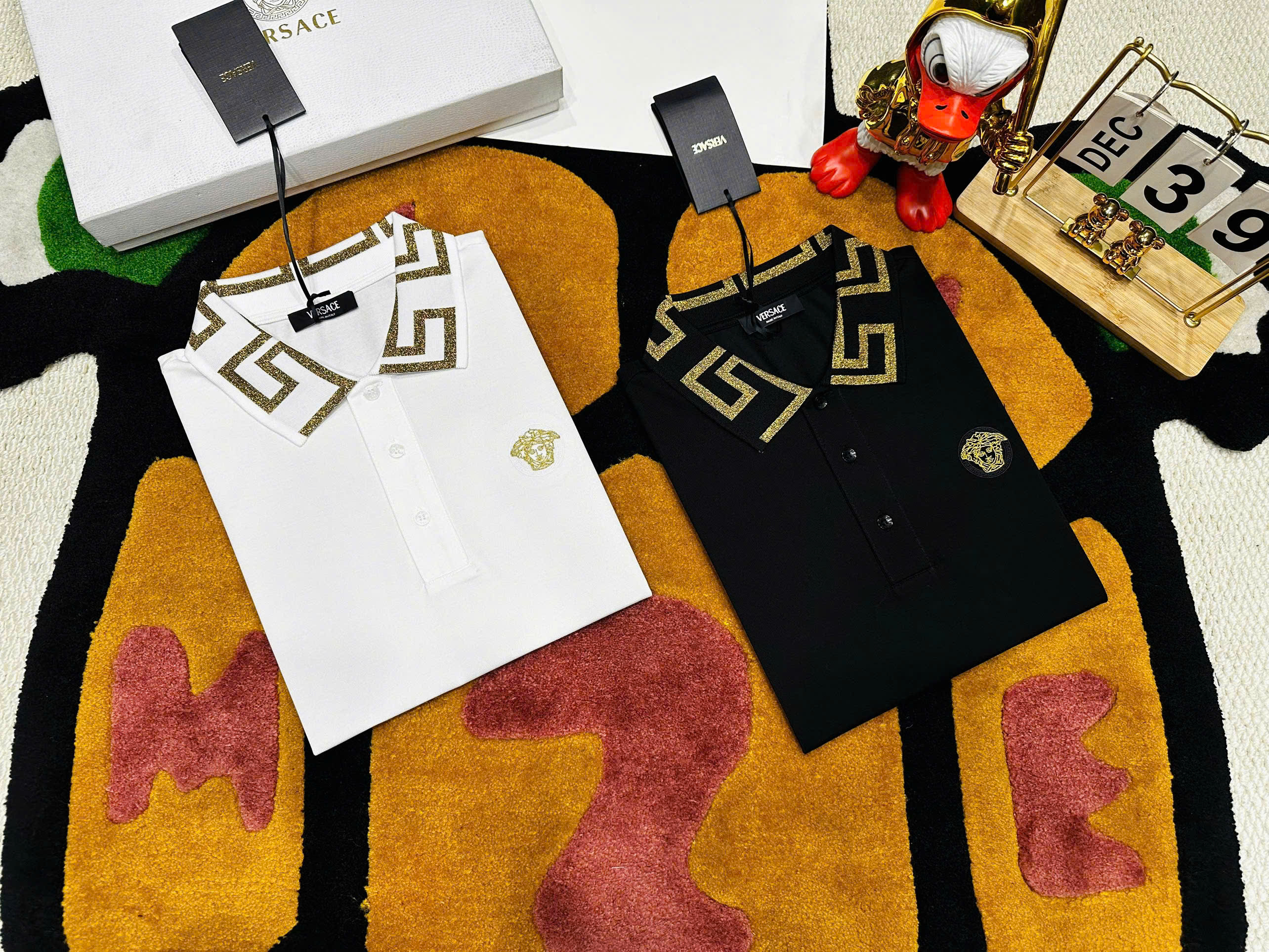 Áo polo Versace VS check cổ logo thêu ngực mặt quỷ Like Auth 48-52 MK\Đen