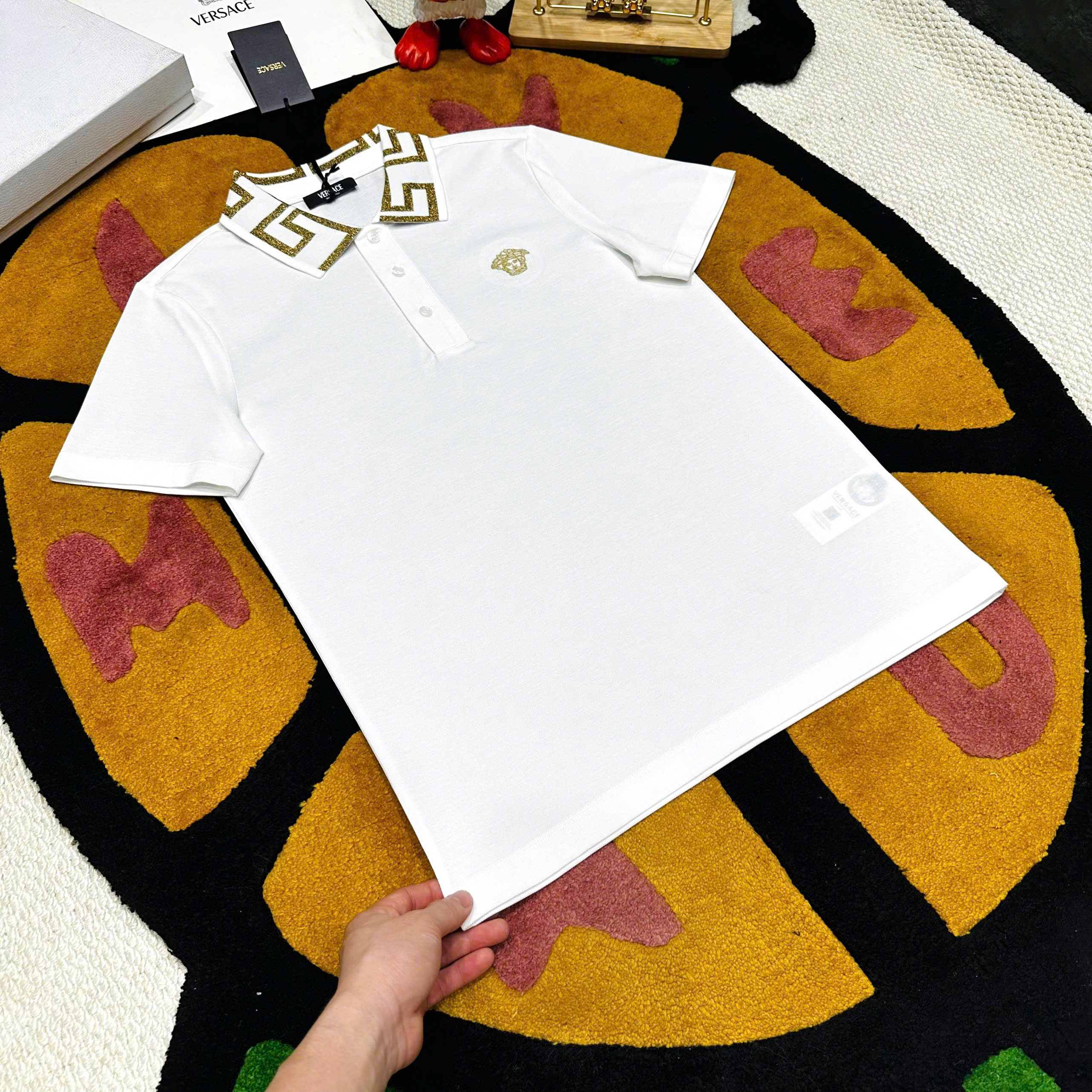 Áo polo Versace VS check cổ logo thêu ngực mặt quỷ Like Auth 48-52 MK\Trắng