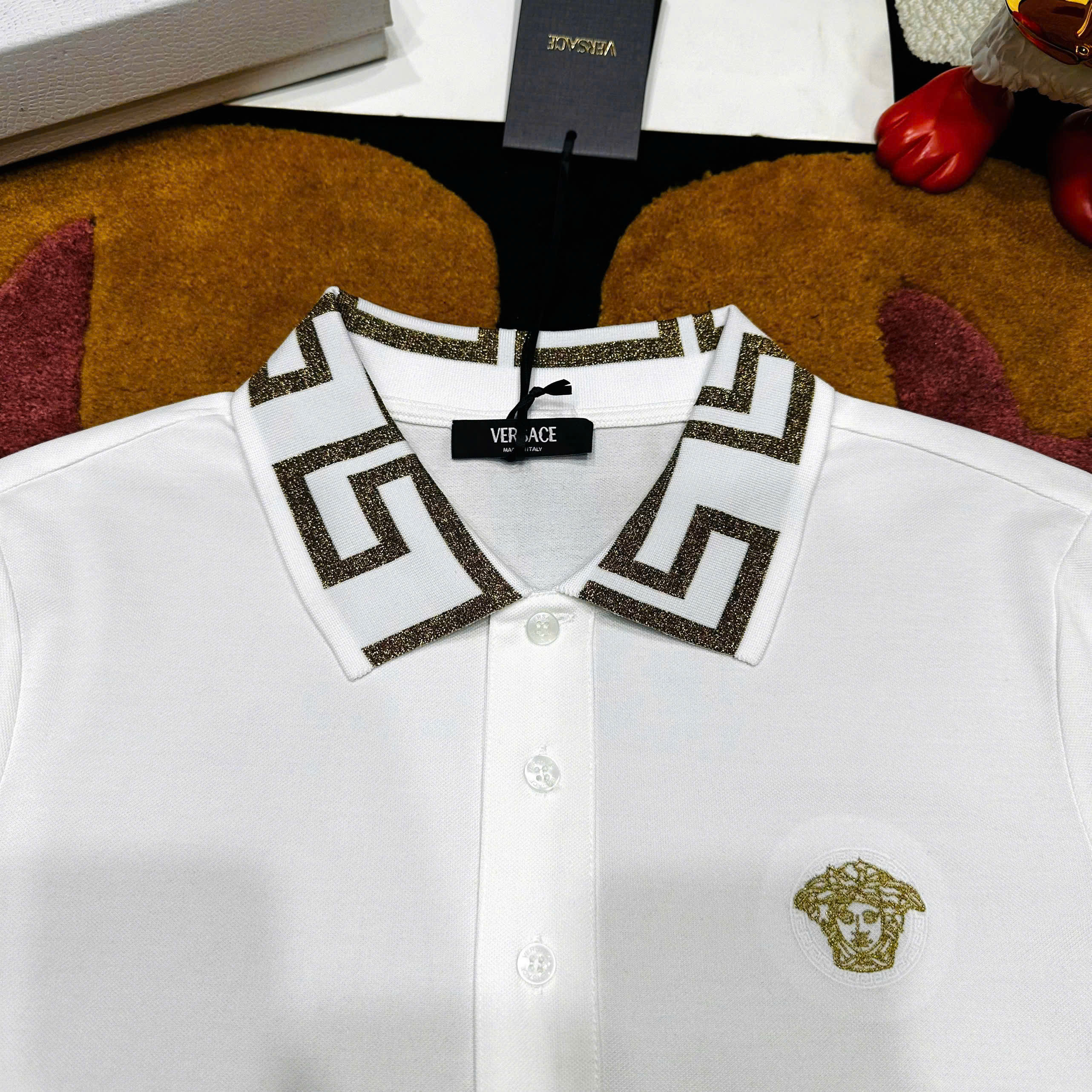Áo polo Versace VS check cổ logo thêu ngực mặt quỷ Like Auth 48-52 MK\Trắng