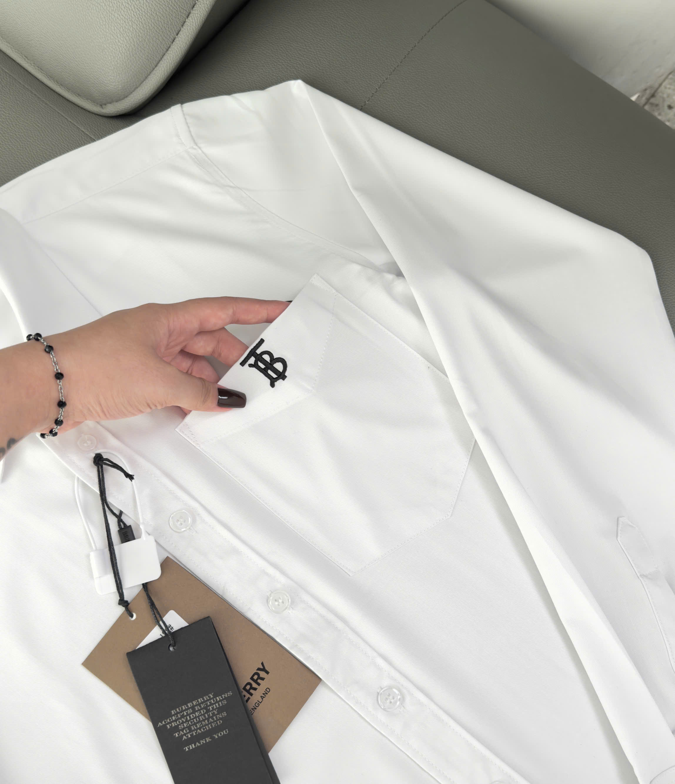 Áo sơ mi Burberry BBR dài tay Trắng logo thêu ngực TB Like Auth S-XXL DDT