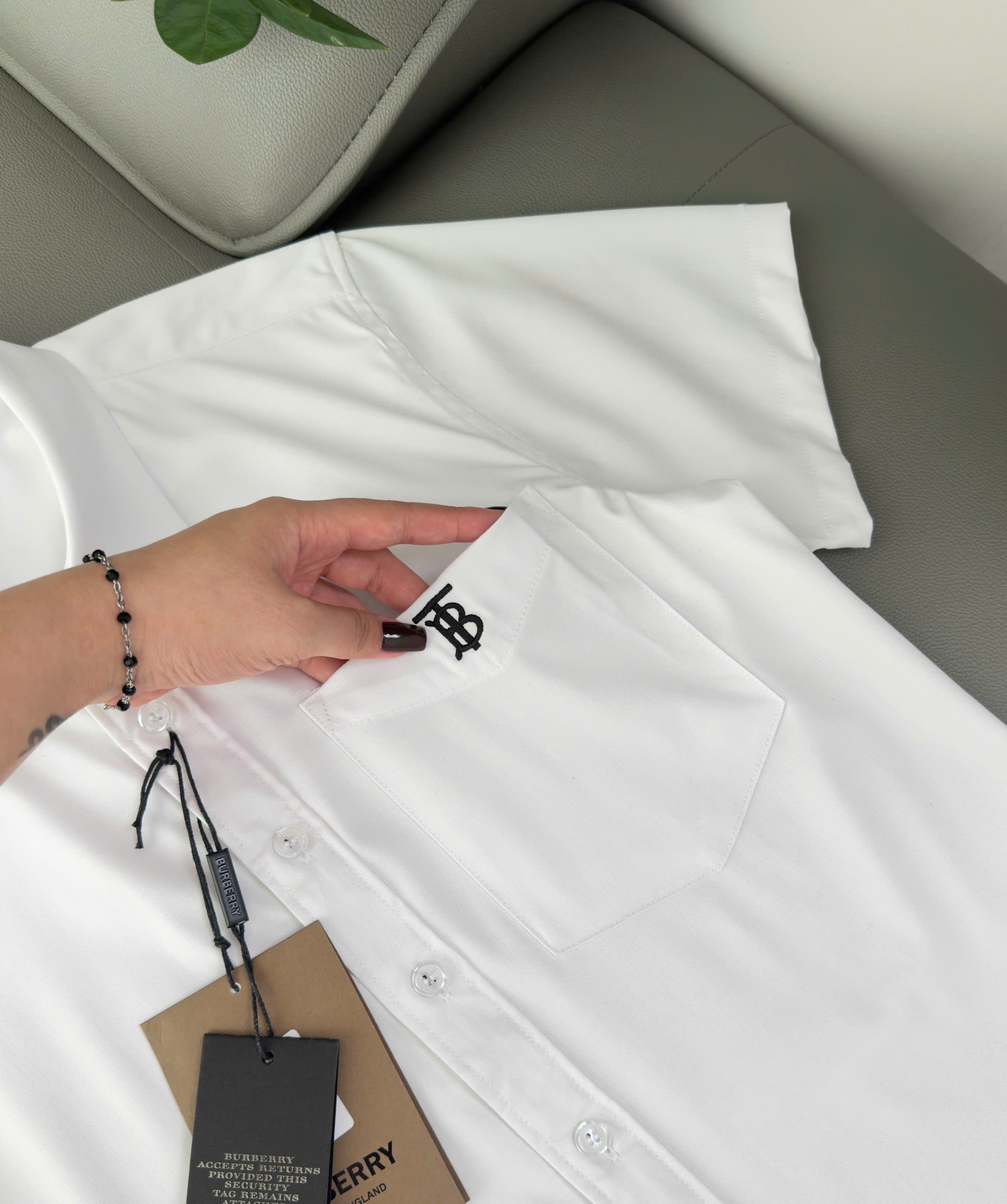 Áo sơ mi Burberry BBR cộc tay Trắng logo thêu ngực TB Like Auth S-XXL DDT