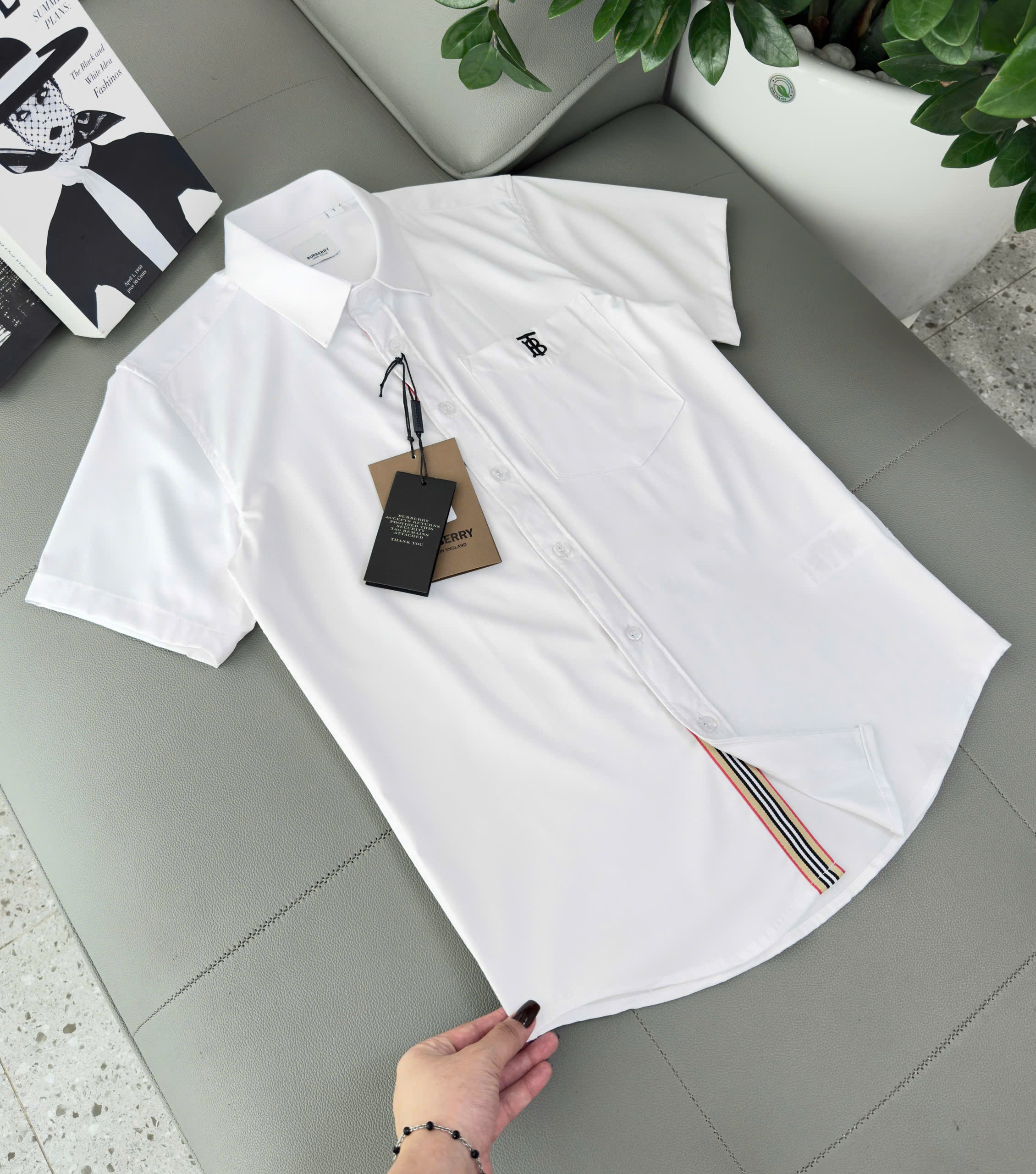 Áo sơ mi Burberry BBR cộc tay Trắng logo thêu ngực TB Like Auth S-XXL DDT