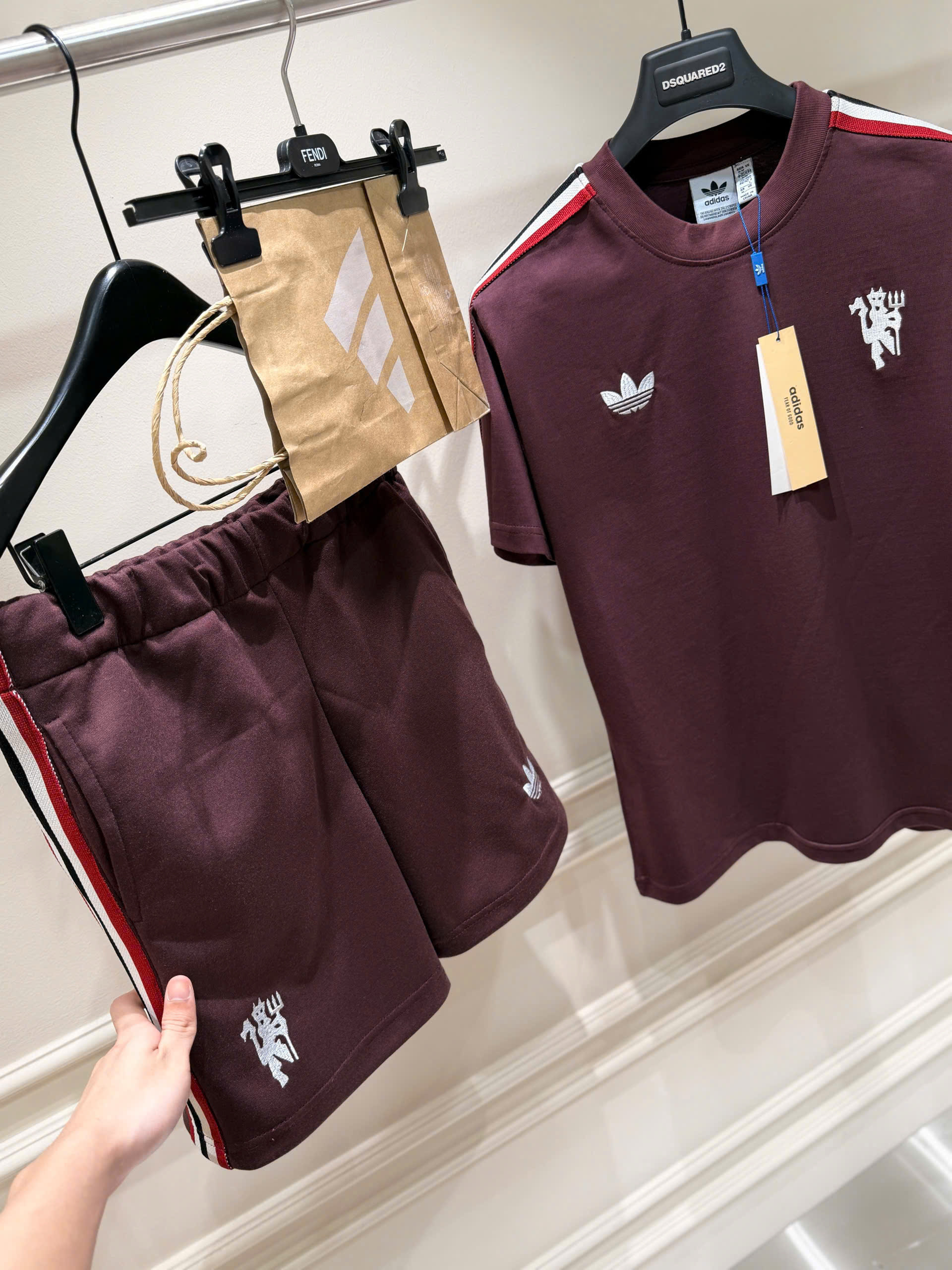 Set bộ thể thao hè Adidas kẻ sọc vai logo thêu ngực Like Auth S-XL MK