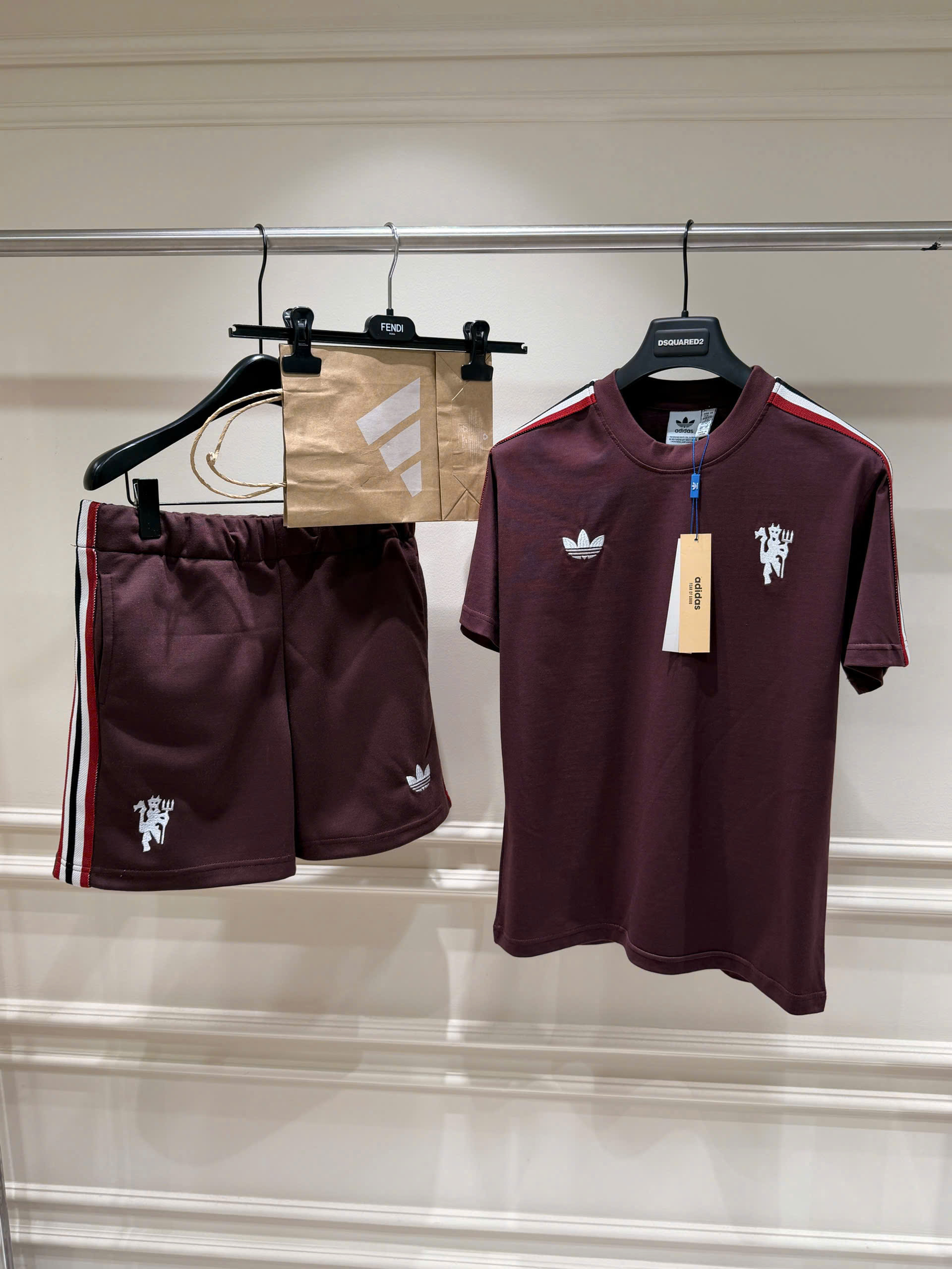 Set bộ thể thao hè Adidas kẻ sọc vai logo thêu ngực Like Auth S-XL MK