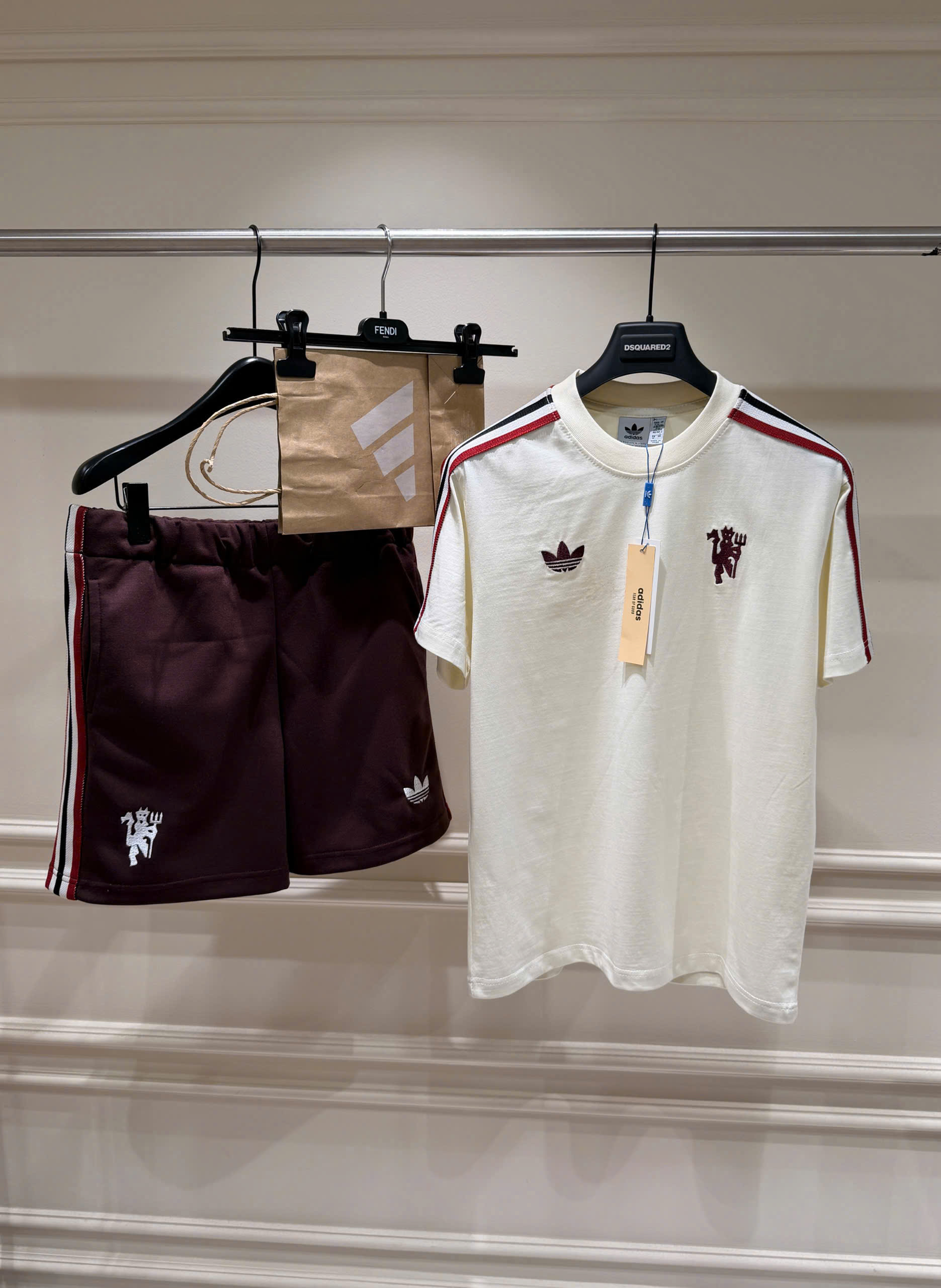 Set bộ thể thao hè Adidas kẻ sọc vai logo thêu ngực Like Auth S-XL MK