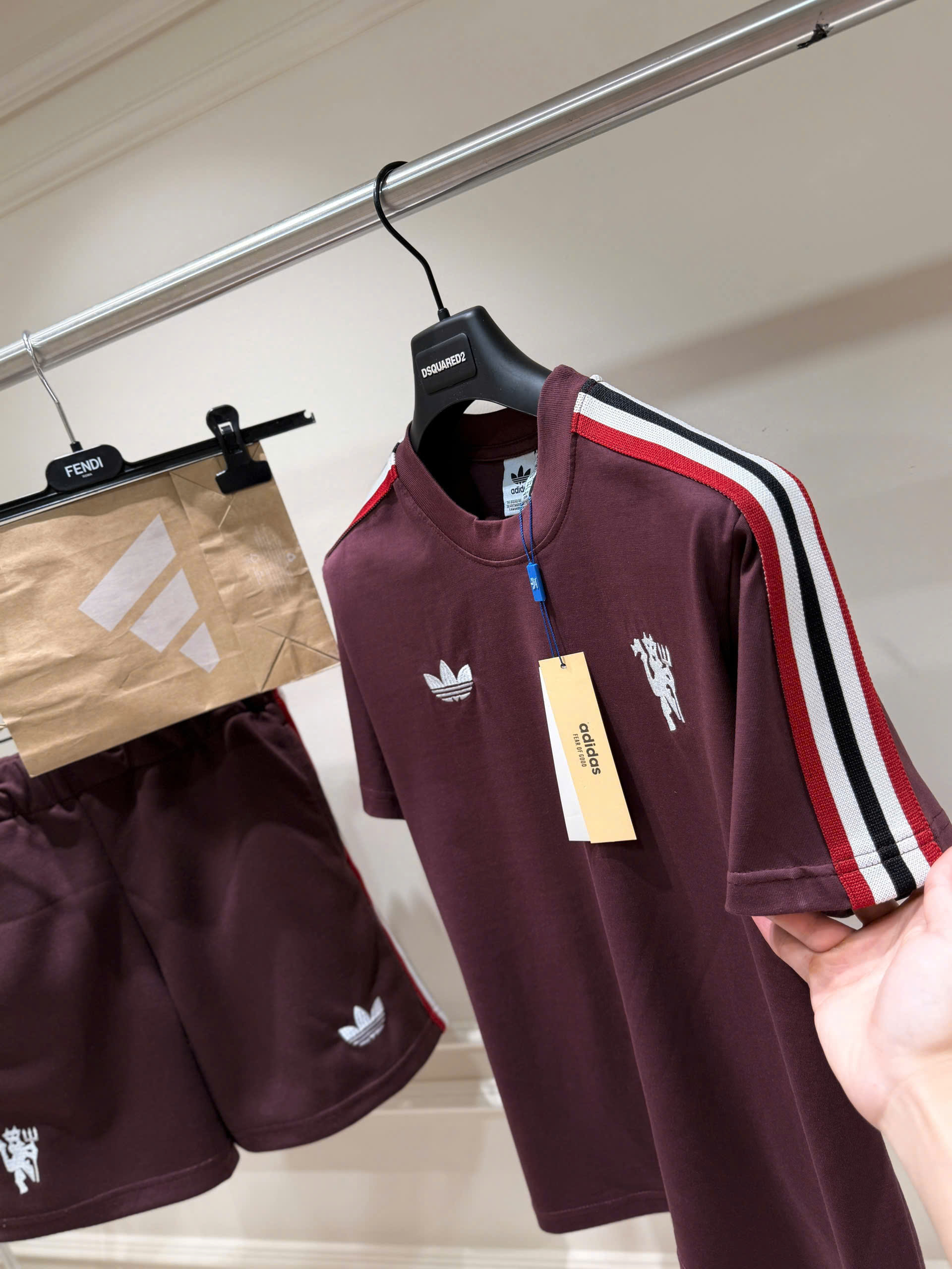 Set bộ thể thao hè Adidas kẻ sọc vai logo thêu ngực Like Auth S-XL MK