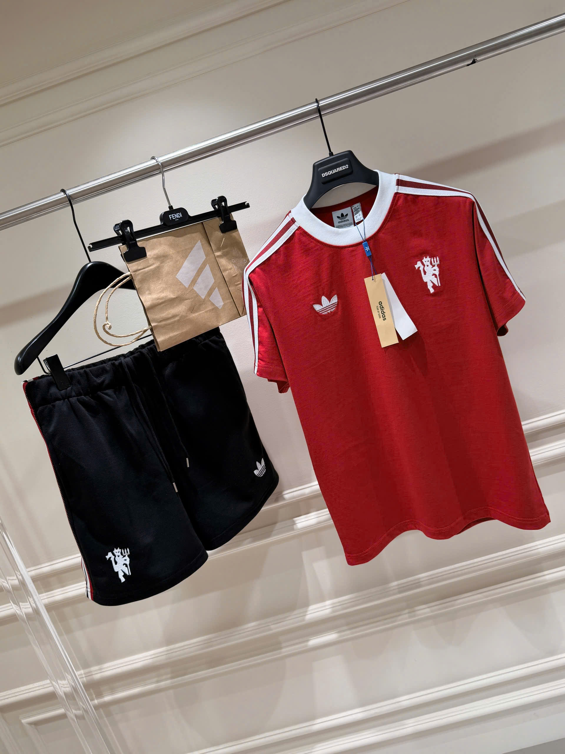 Set bộ thể thao hè Adidas kẻ sọc vai logo thêu ngực Like Auth S-XL MK