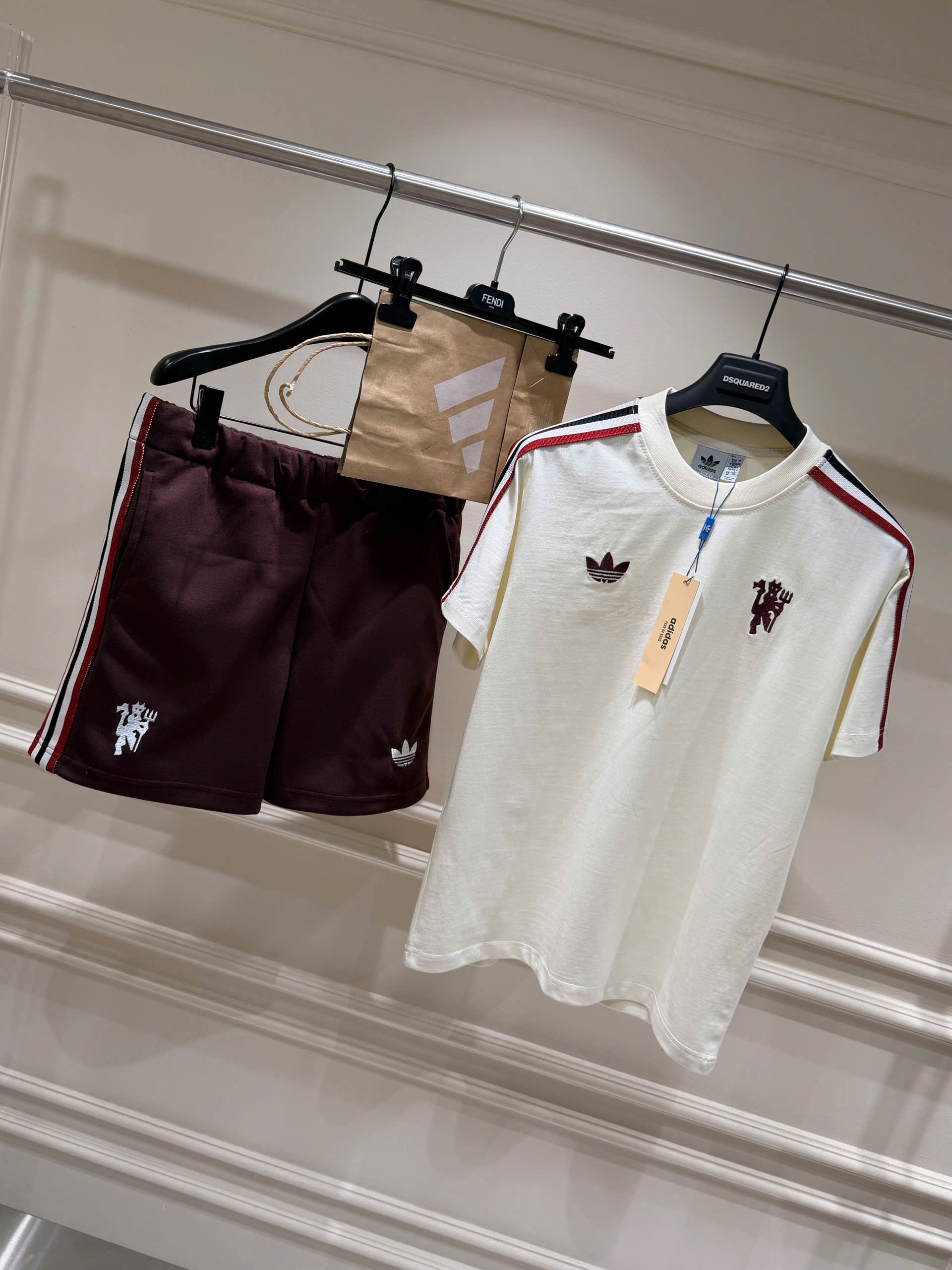 Set bộ thể thao hè Adidas kẻ sọc vai logo thêu ngực Like Auth S-XL MK