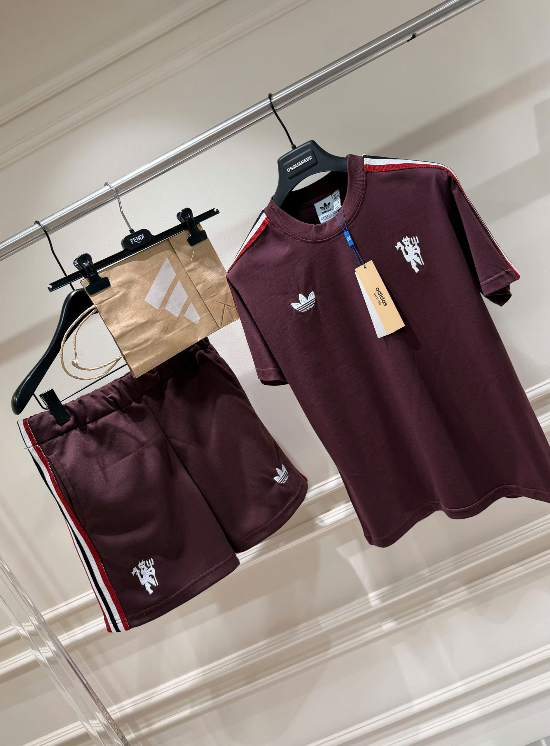 Set bộ thể thao hè Adidas kẻ sọc vai logo thêu ngực Like Auth S-XL MK