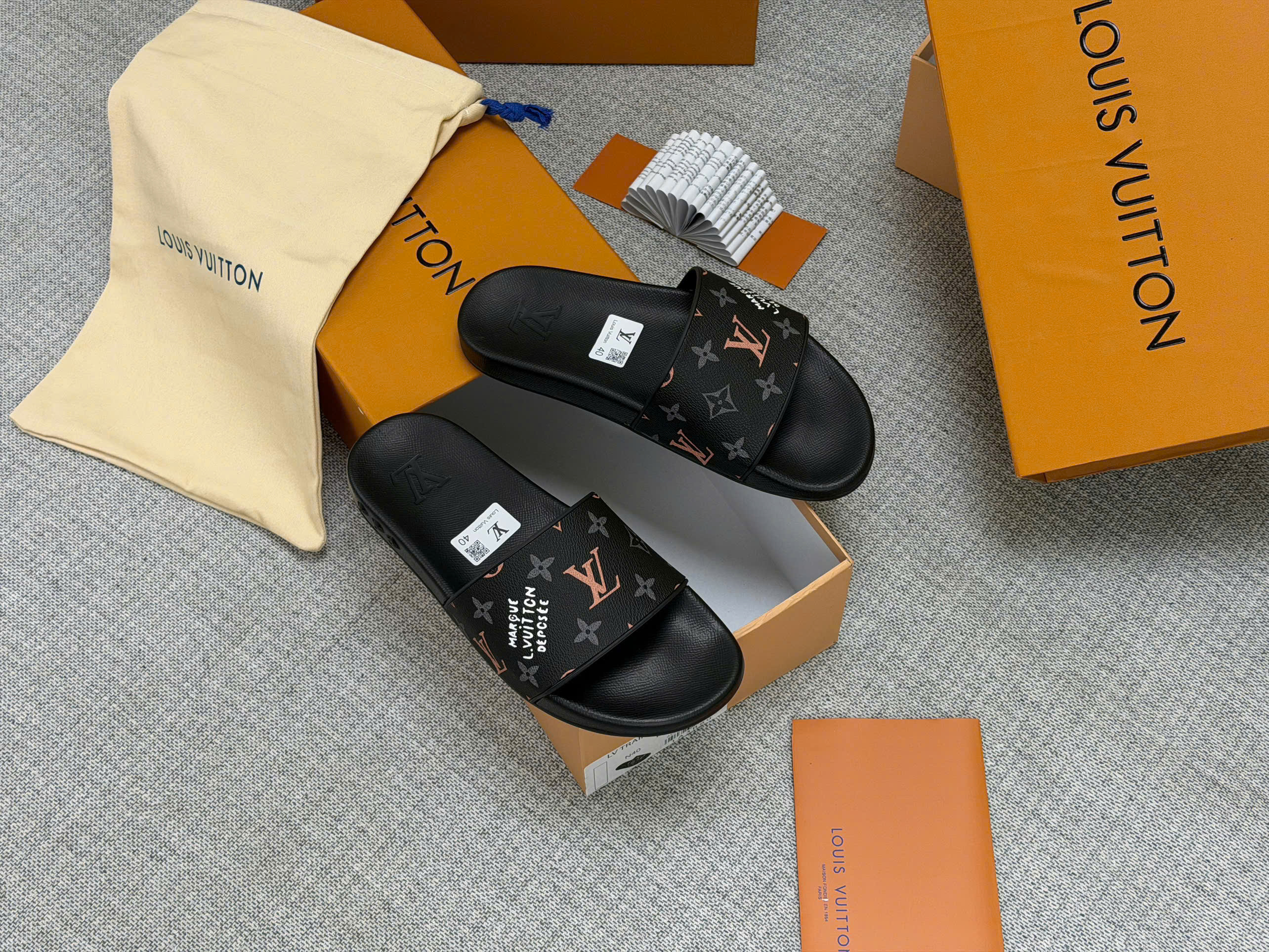 Dép lê quai ngang Louis Vuitton LV monogram Đen Xám Like Auth 38-43 MK