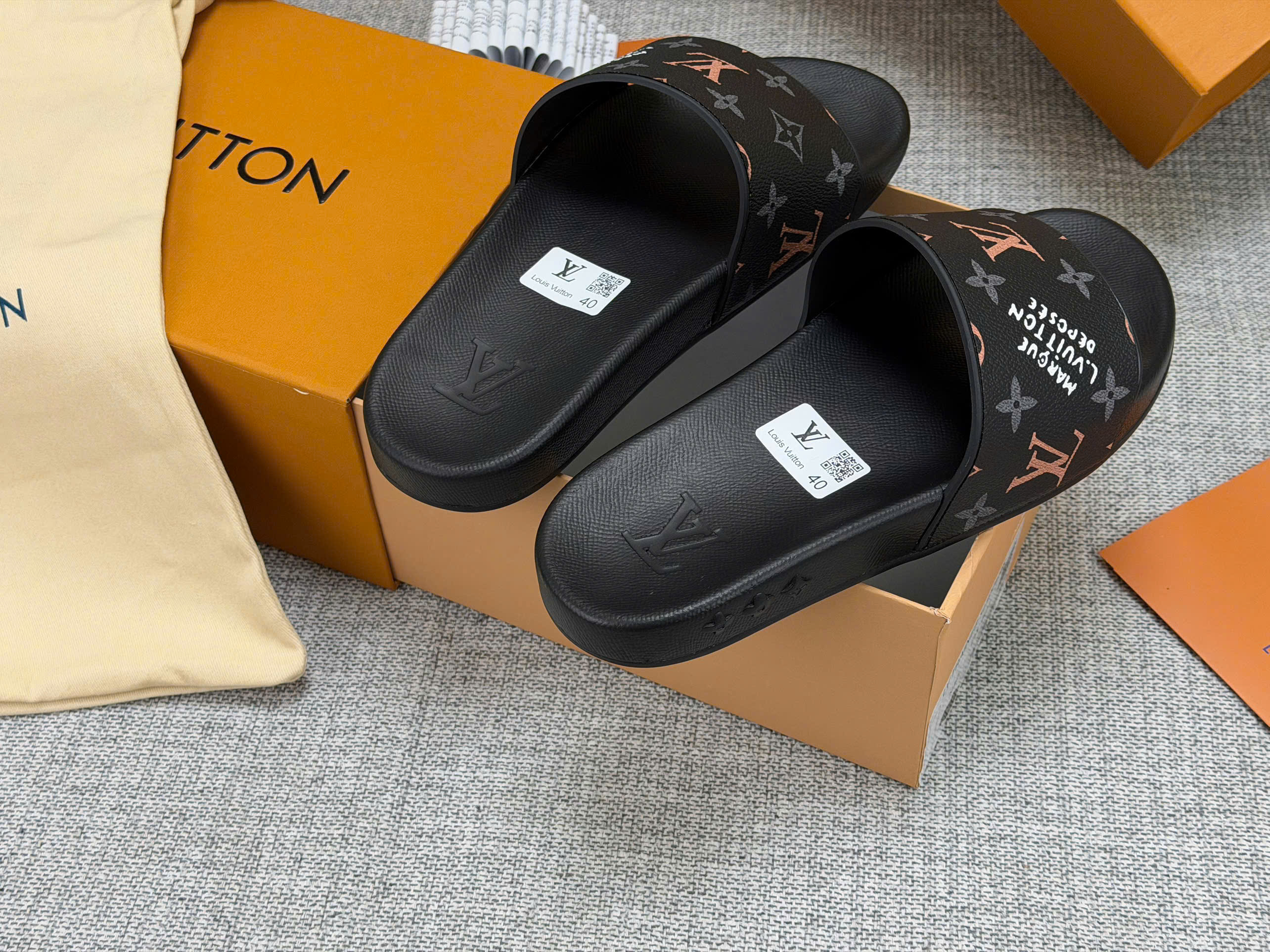 Dép lê quai ngang Louis Vuitton LV monogram Đen Xám Like Auth 38-43 MK