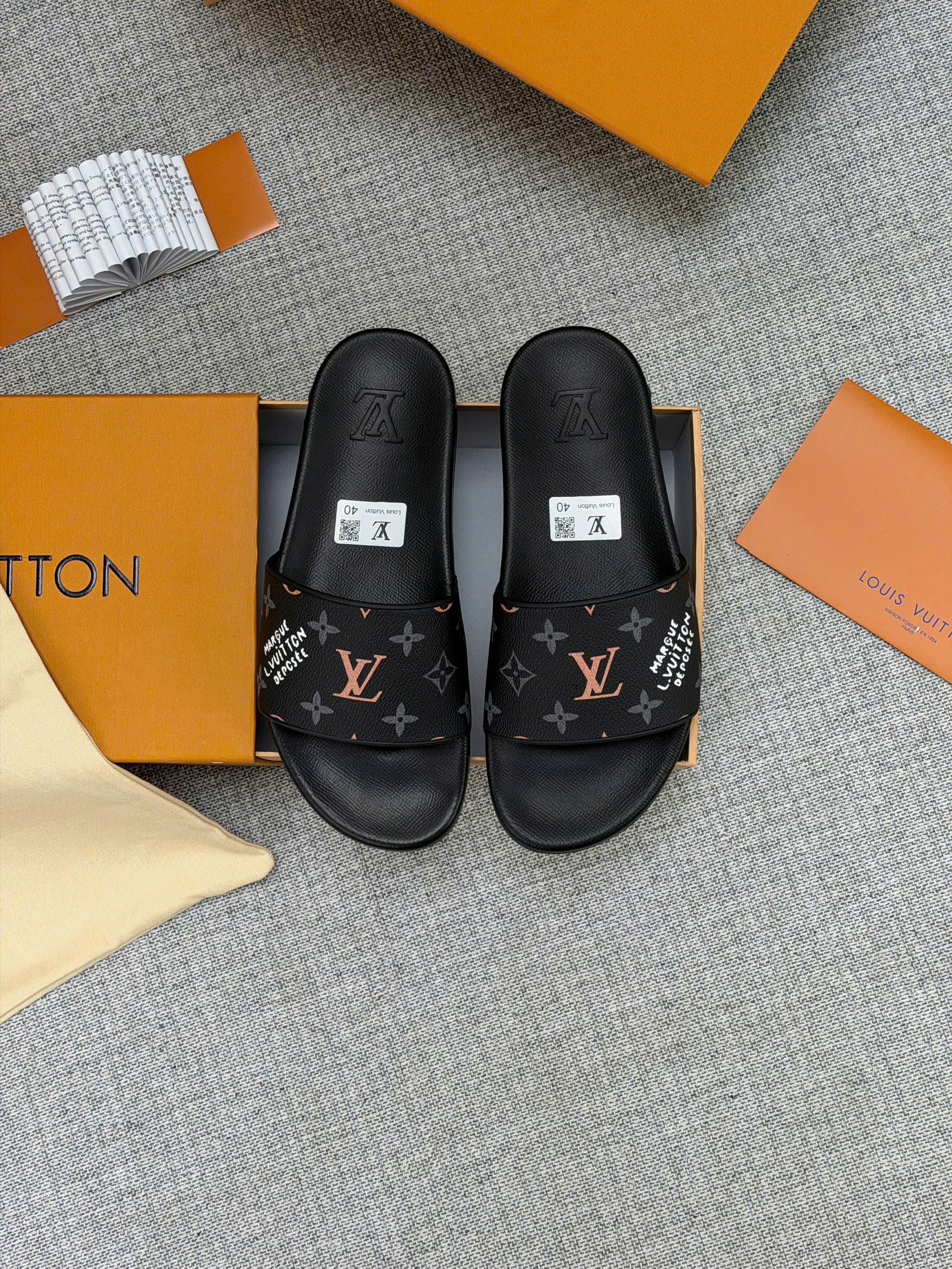 Dép lê quai ngang Louis Vuitton LV monogram Đen Xám Like Auth 38-43 MK